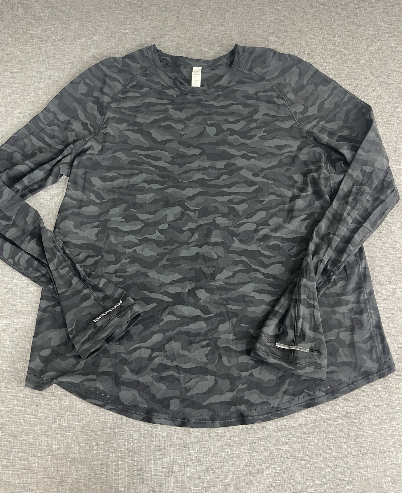 Lululemon Rise and Run Long Sleeve Women\'s Black Camo Size Large Black 10