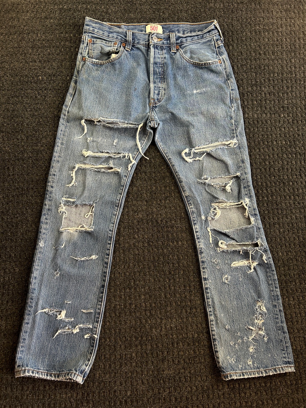 Vintage Levi’s 501 Jeans 34 x 32 (Fits 32 x 31) 90s y2k Distressed Thrashed