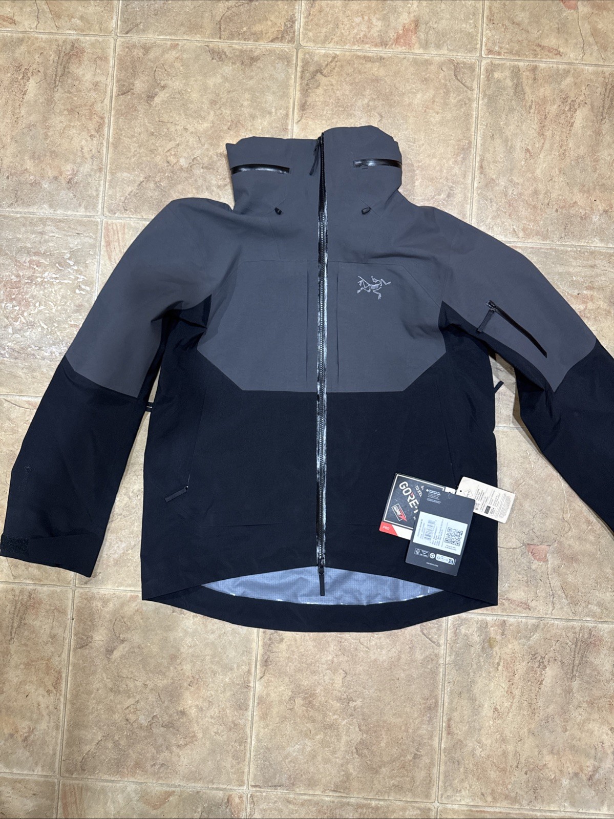 ARC\'TERYX Incendia Jacket Woman’s Sz Small Black/graphite NWT