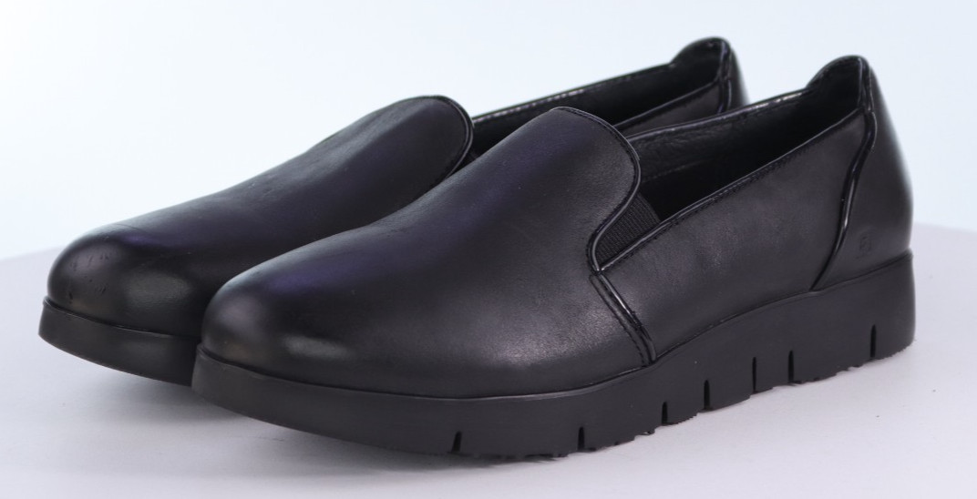 Tsubo Ebonee $140 Women\'s Slip On Wedge Loafers Shoes Size 8.5 M Leather Black