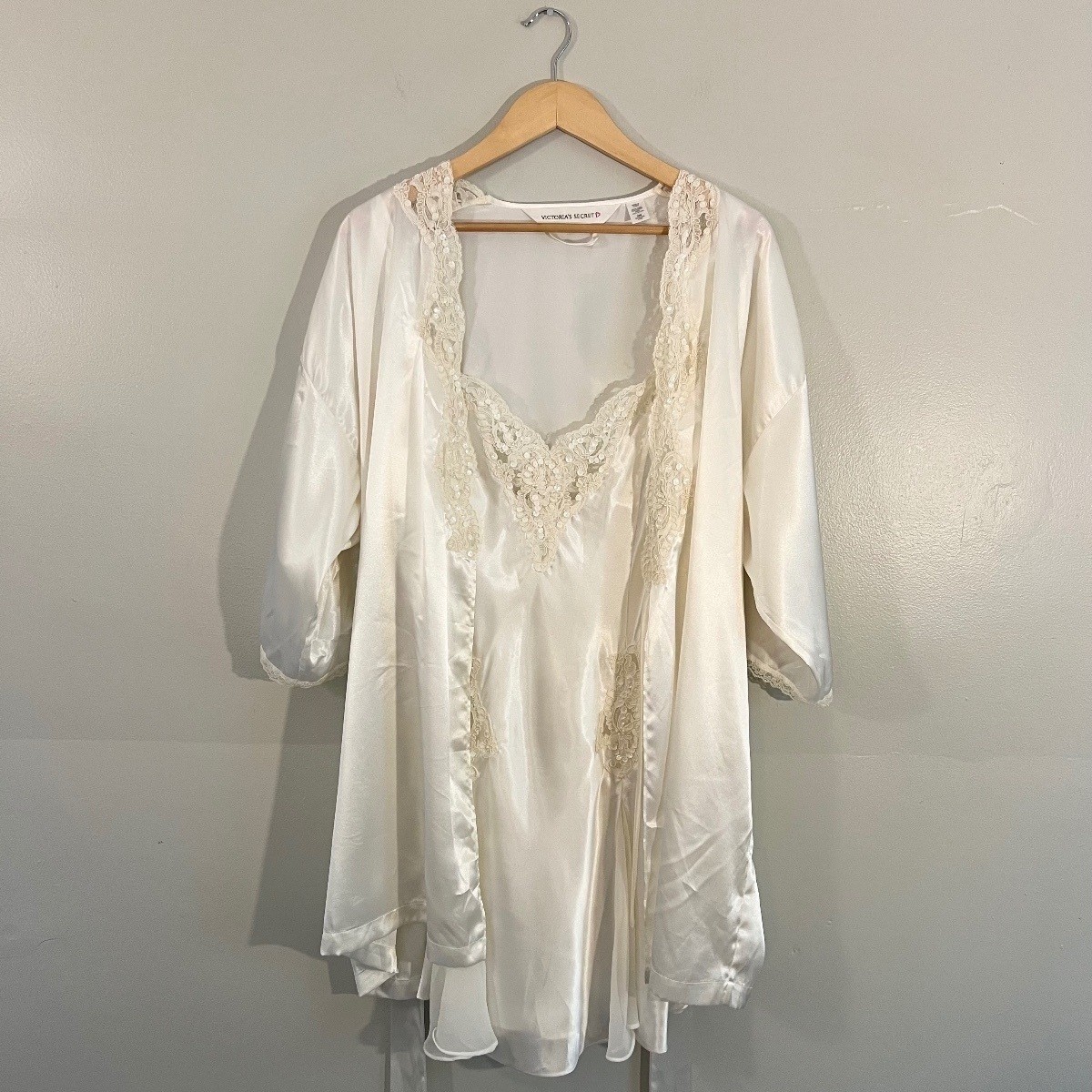 VTG Victoria’s Secret Ivory Satin Lace Bridal Robe Nightgown Set Coquette Sleep