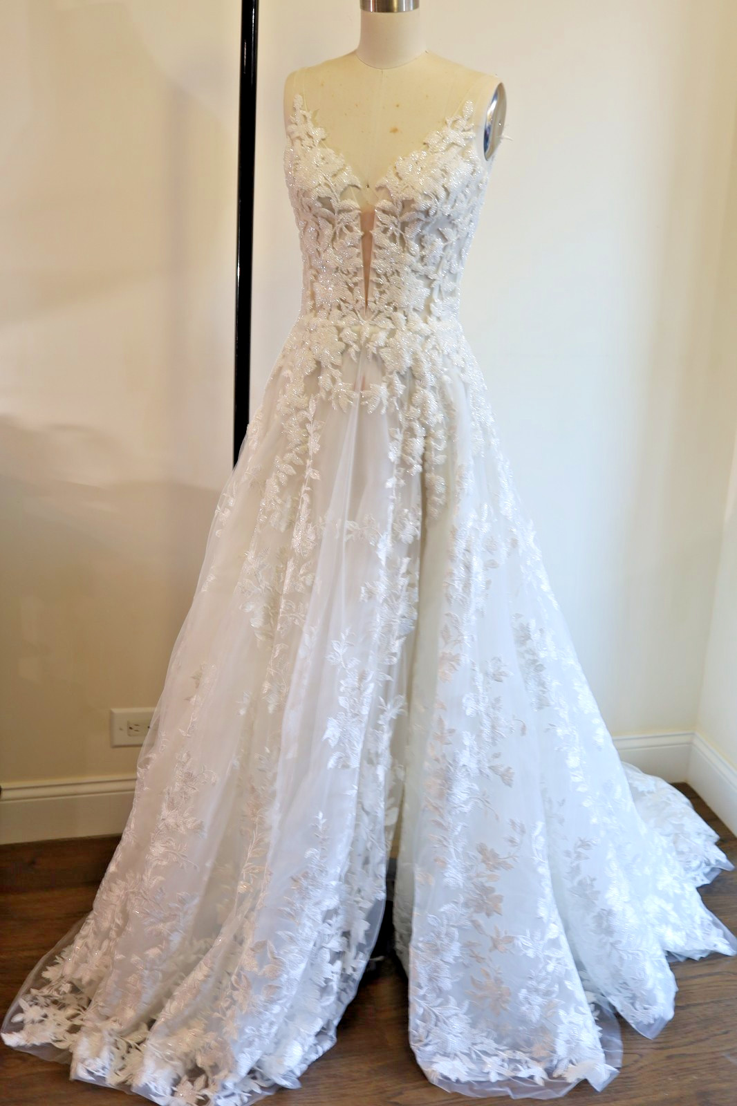 Pnina Tornai Wedding dress size 4 preowned, Label by The REAL REAL