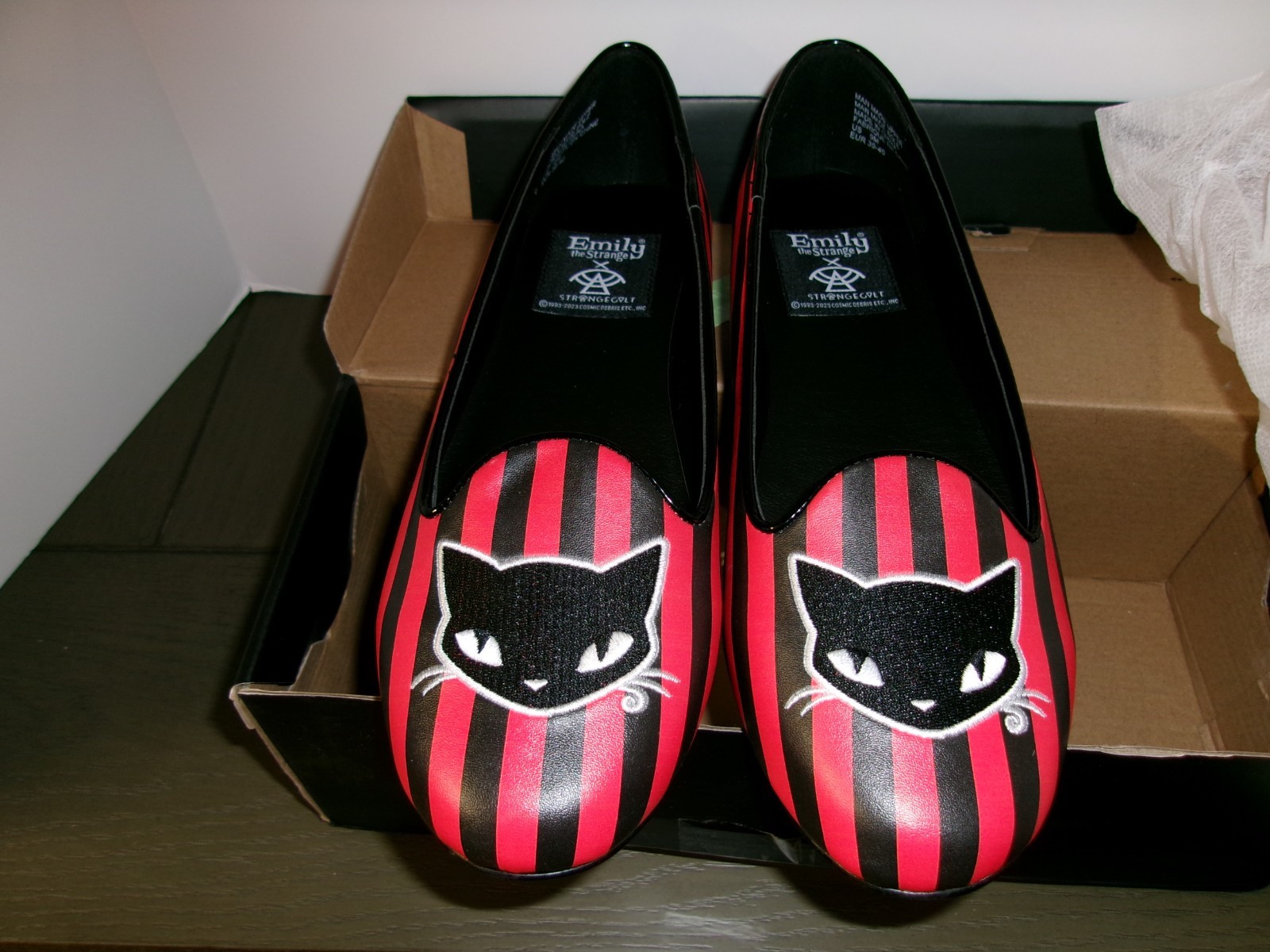 Emily the Strange x Cvlt Lydia Mystery Cat Flats Black Red Size 5 NIB
