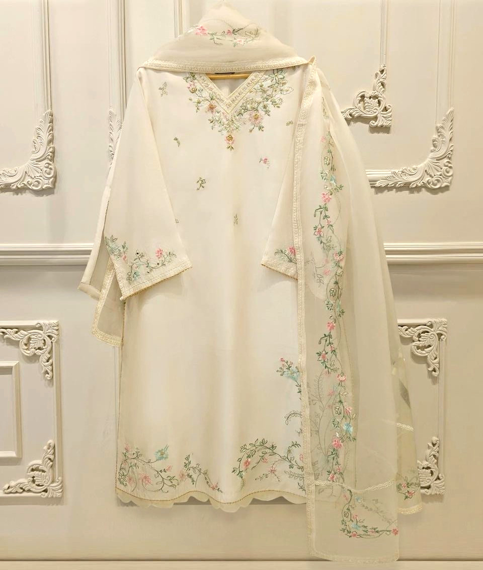 Active Wear Women’s Silk Kurta White Floral Embroidered V-Neck Long Sleeve M/L