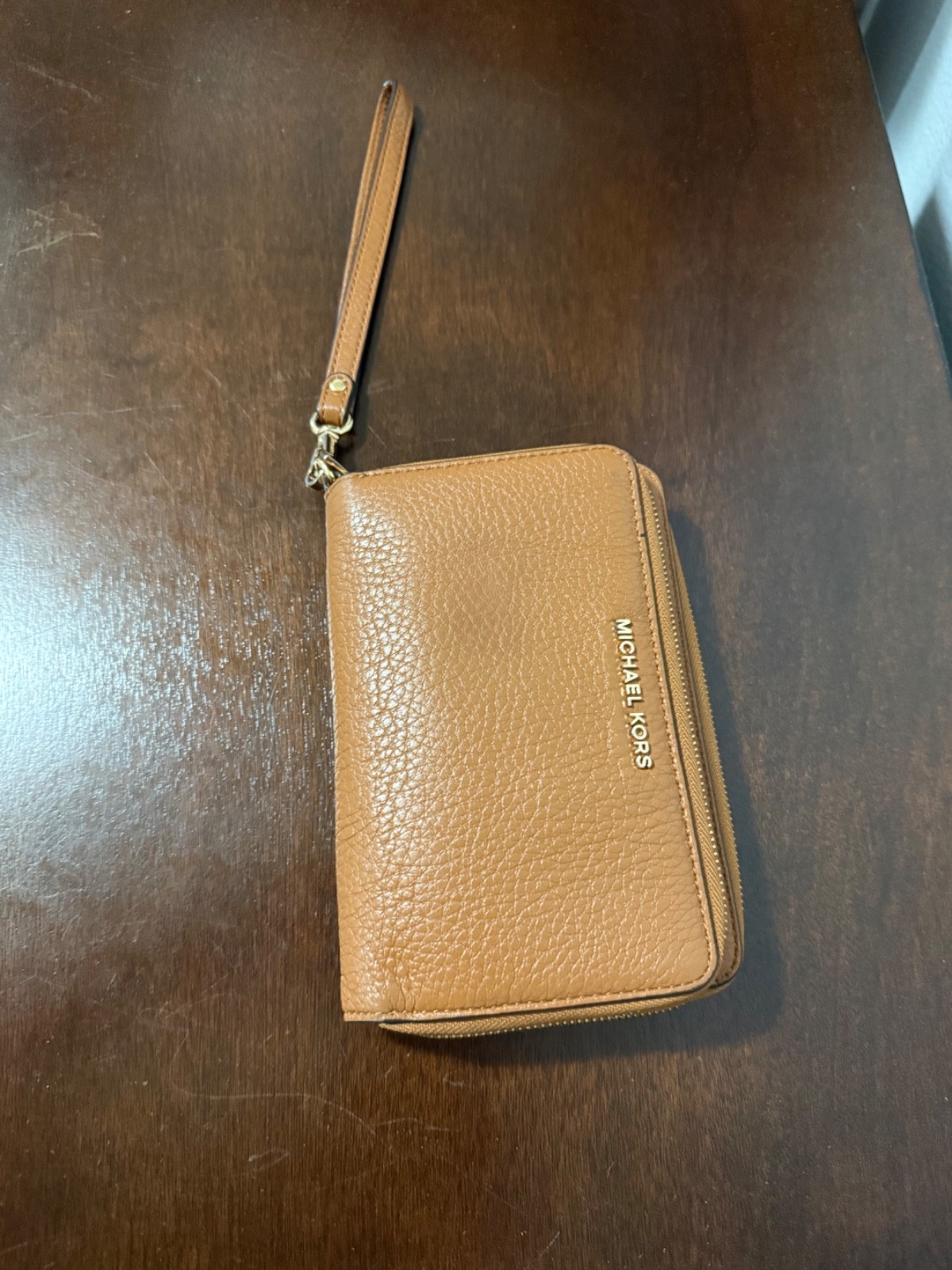 Michael Kors Jet Set Travel Flat Multifunction Phone Case