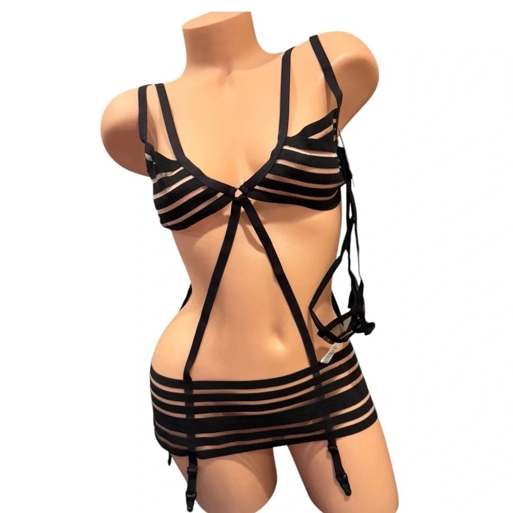 NWOT Frederick\'s of Hollywood Zuzanna 3 Piece Mesh Lingerie Women\'s Size Medium