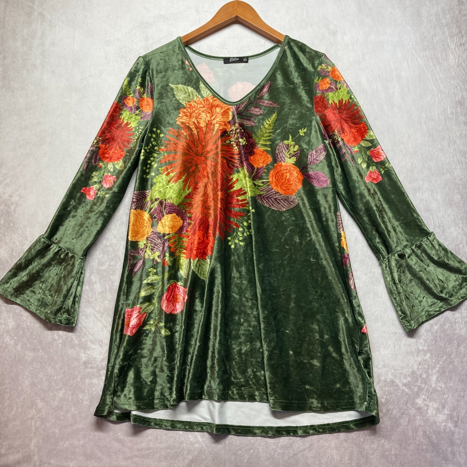 Lily Firmiana Green Velvet Floral Tunic Top Medium Bell Sleeve Fairy Boho