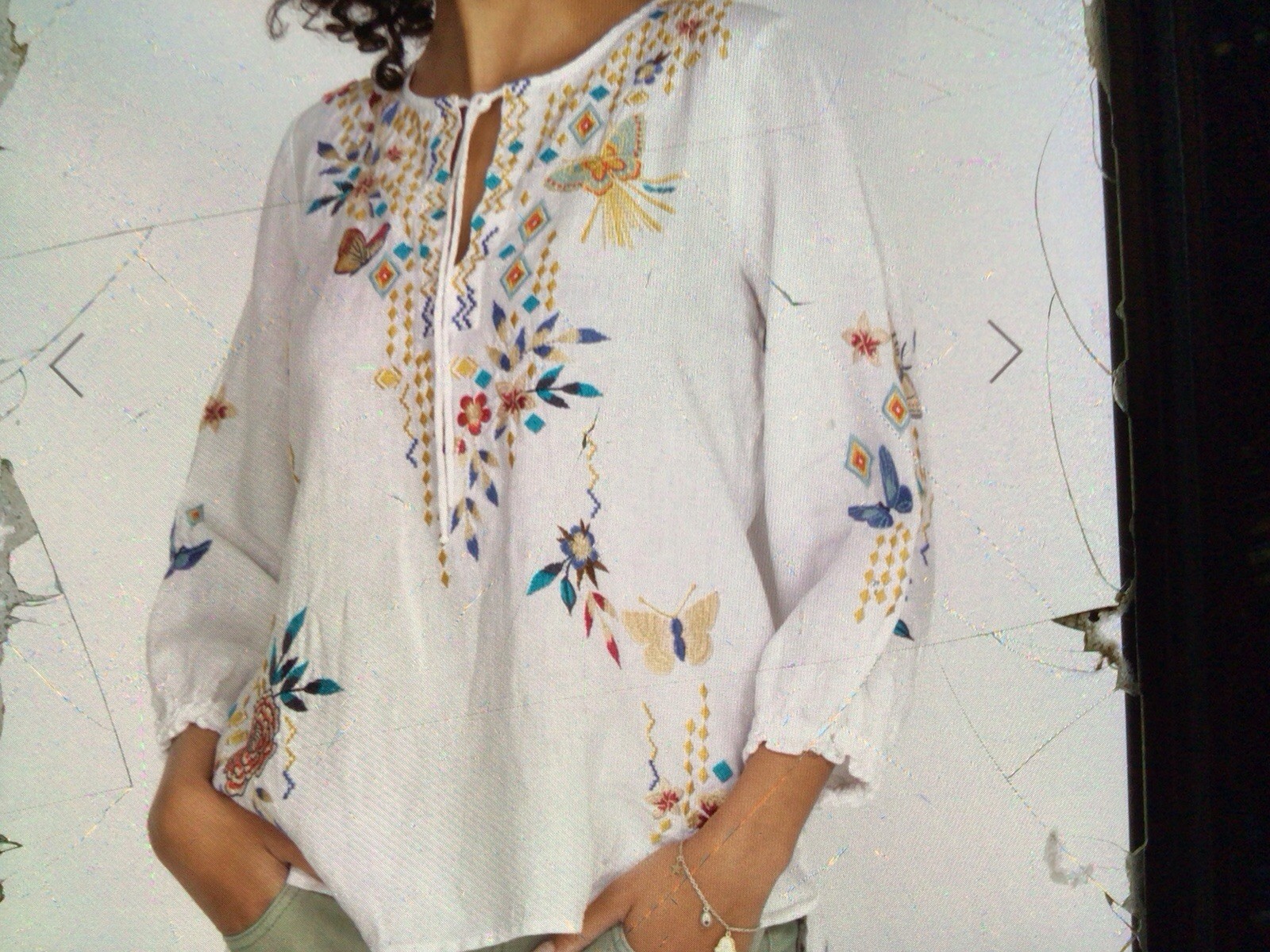 Johnny Was Mariposa Linen , Embroidered Butterflies & Floral Shirt Size Medium.