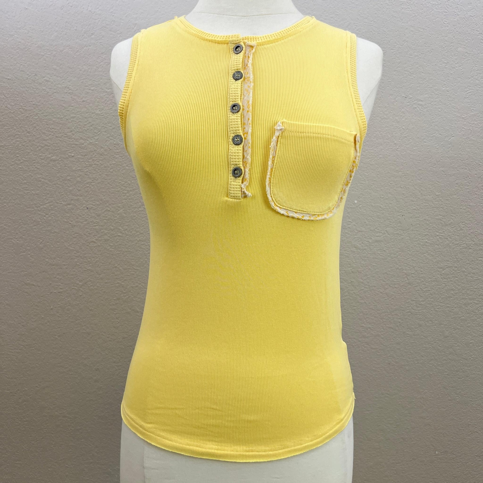 POL Yellow Ribbed Tank Top Size Small
