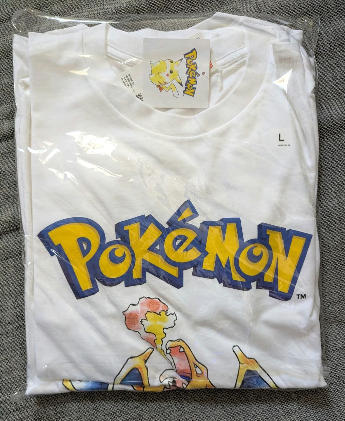 Uniqlo UT T-Shirt Pokémon Charizard Size L