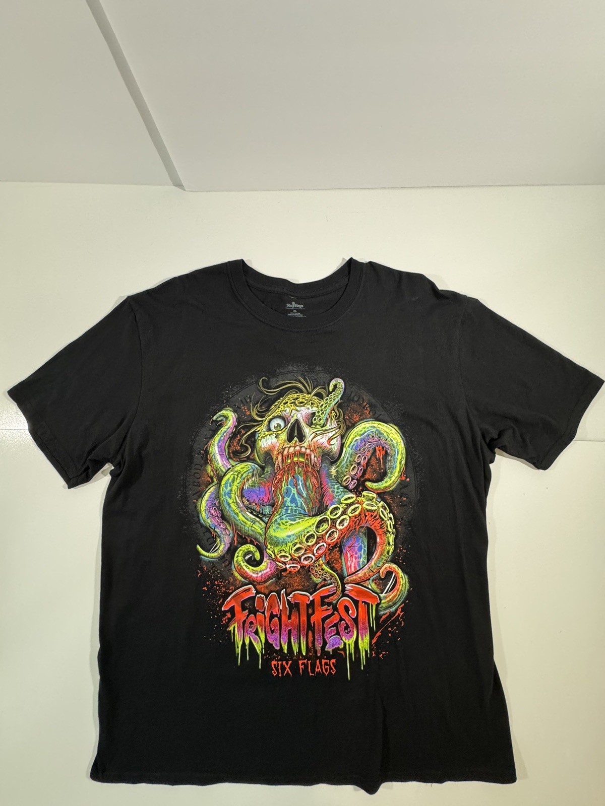 Six Flags Fright Fest Fluorescent Shirt Size XL Mens Halloween Kraken Zombie 