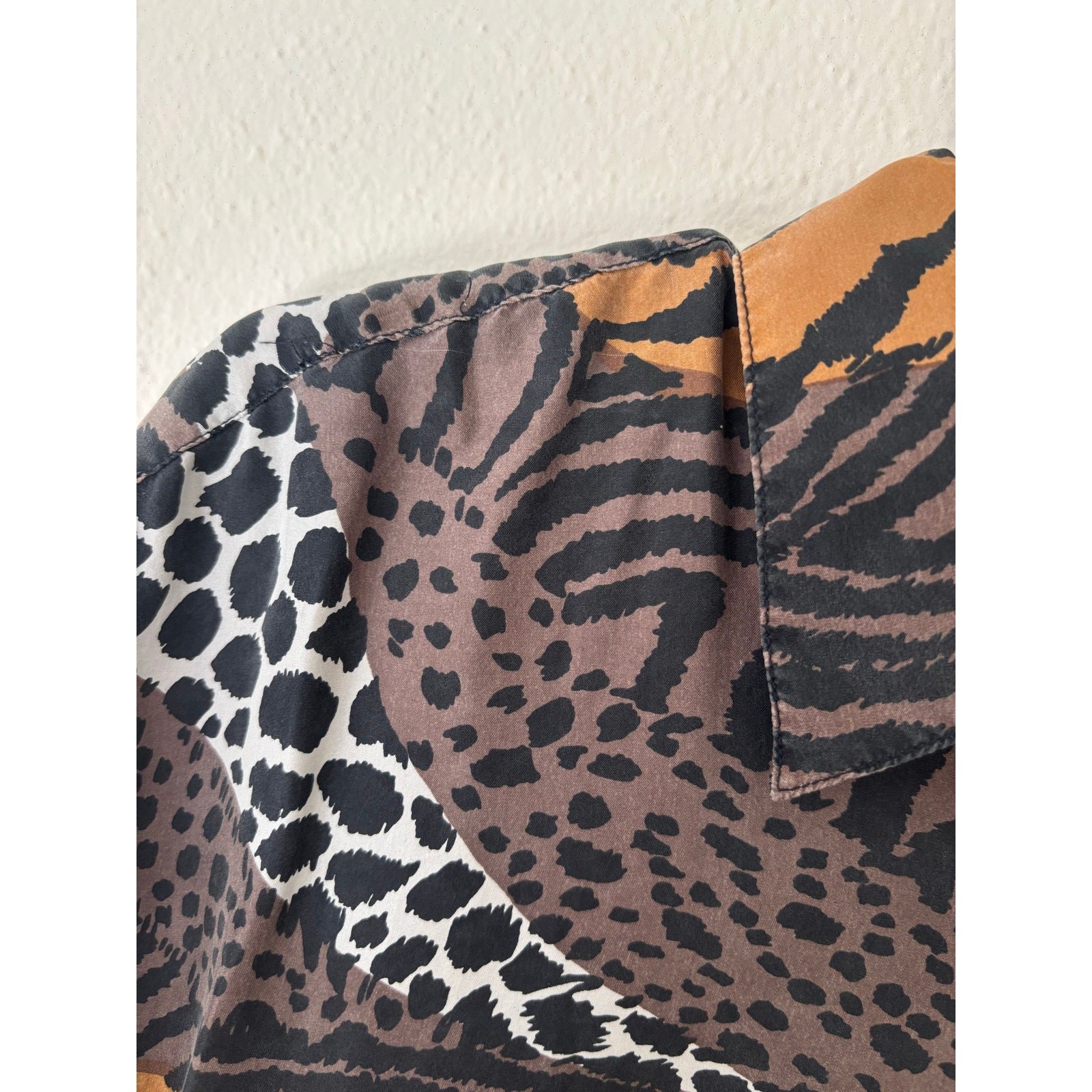 Vintage Robert Stock Limited 100% Silk Animal Print Button Down Shirt Large