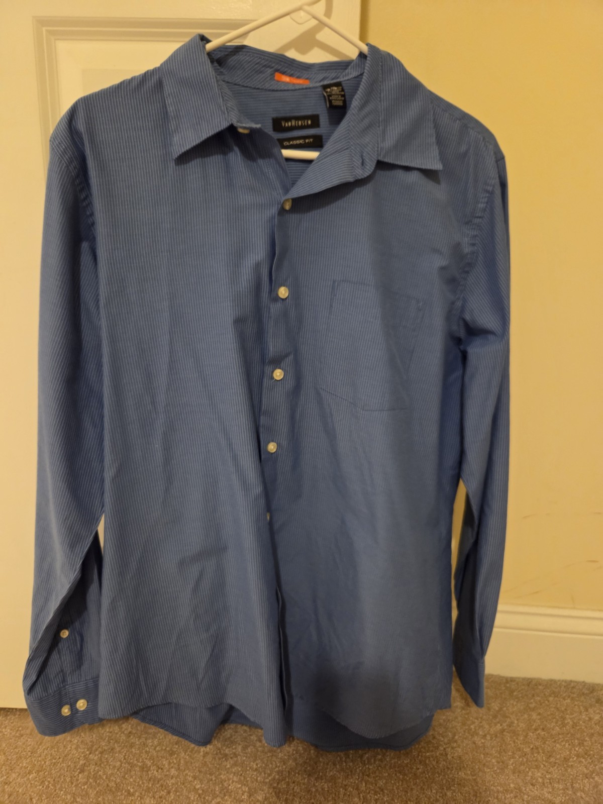 Van Heusen Classic Fit Men\'s 15-15.5 Vintage Long-Sleeve Button Down Shirt - VGC
