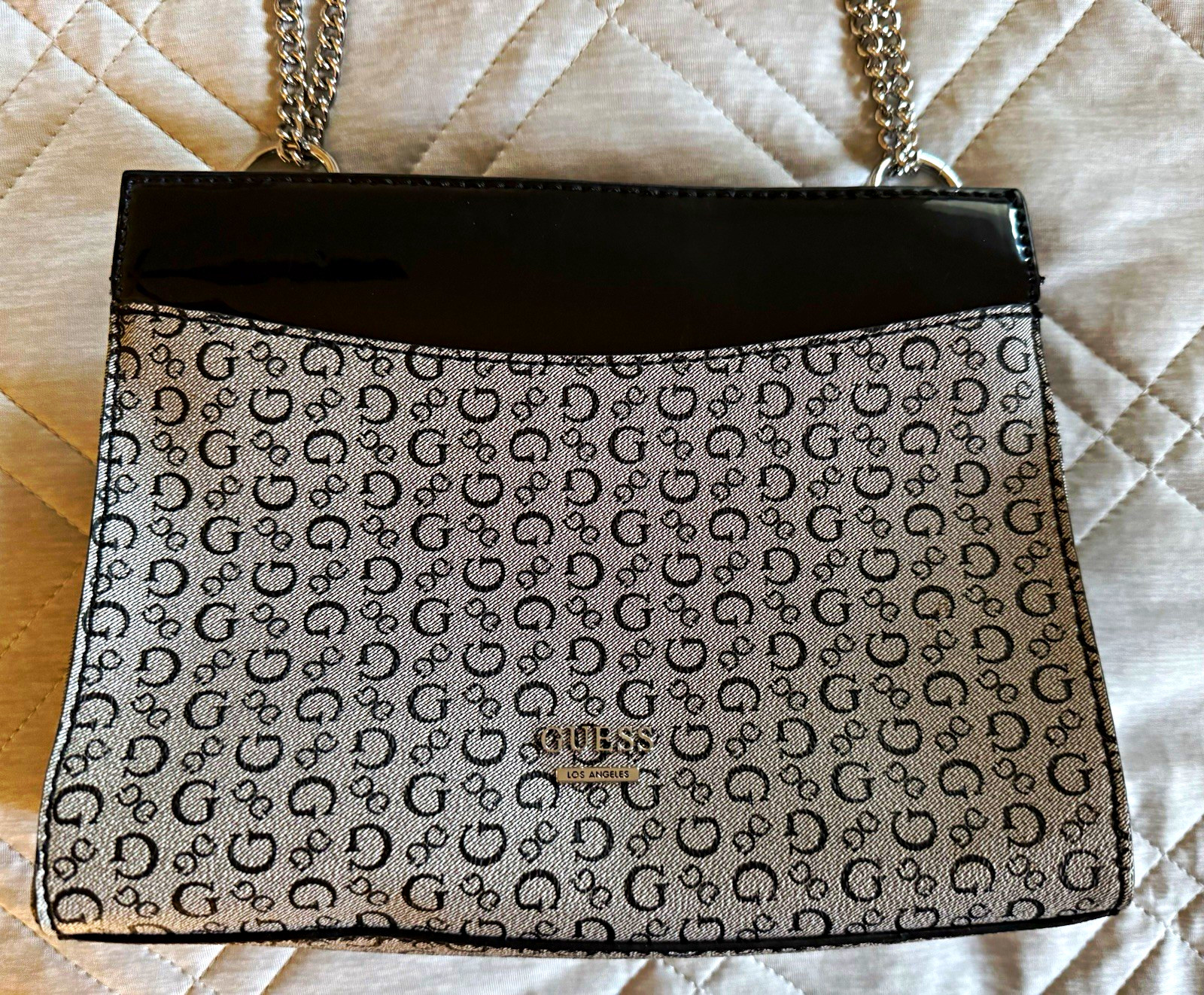 GUESS Logo Shoulder Bag Beige/Black Faux Leather Zip Silver Chain Detachable