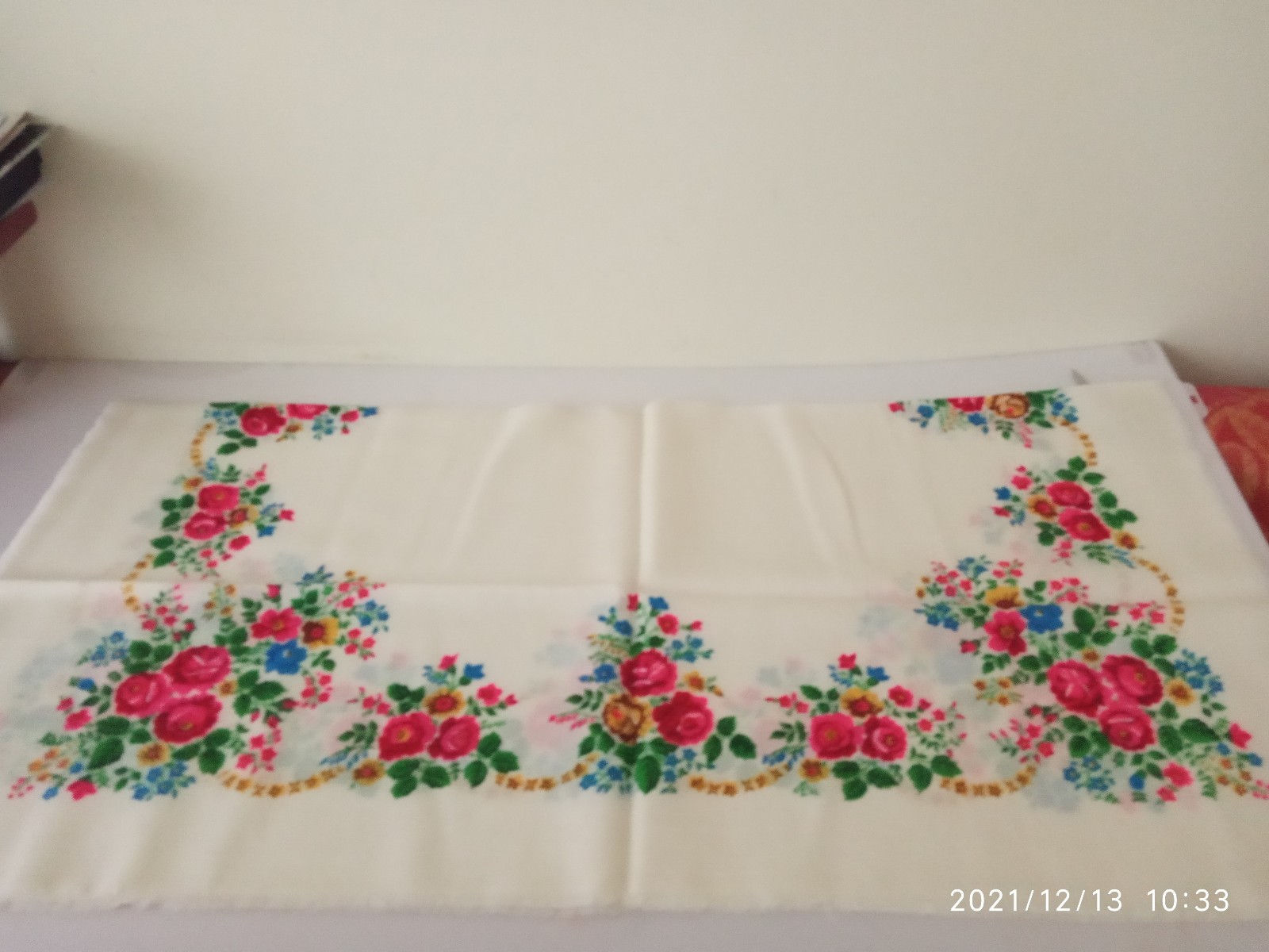 Vintage Soviet Ukrainian Wool Scarf Shawl 73x73cm Flowers Floral Kiev 1989 NOS