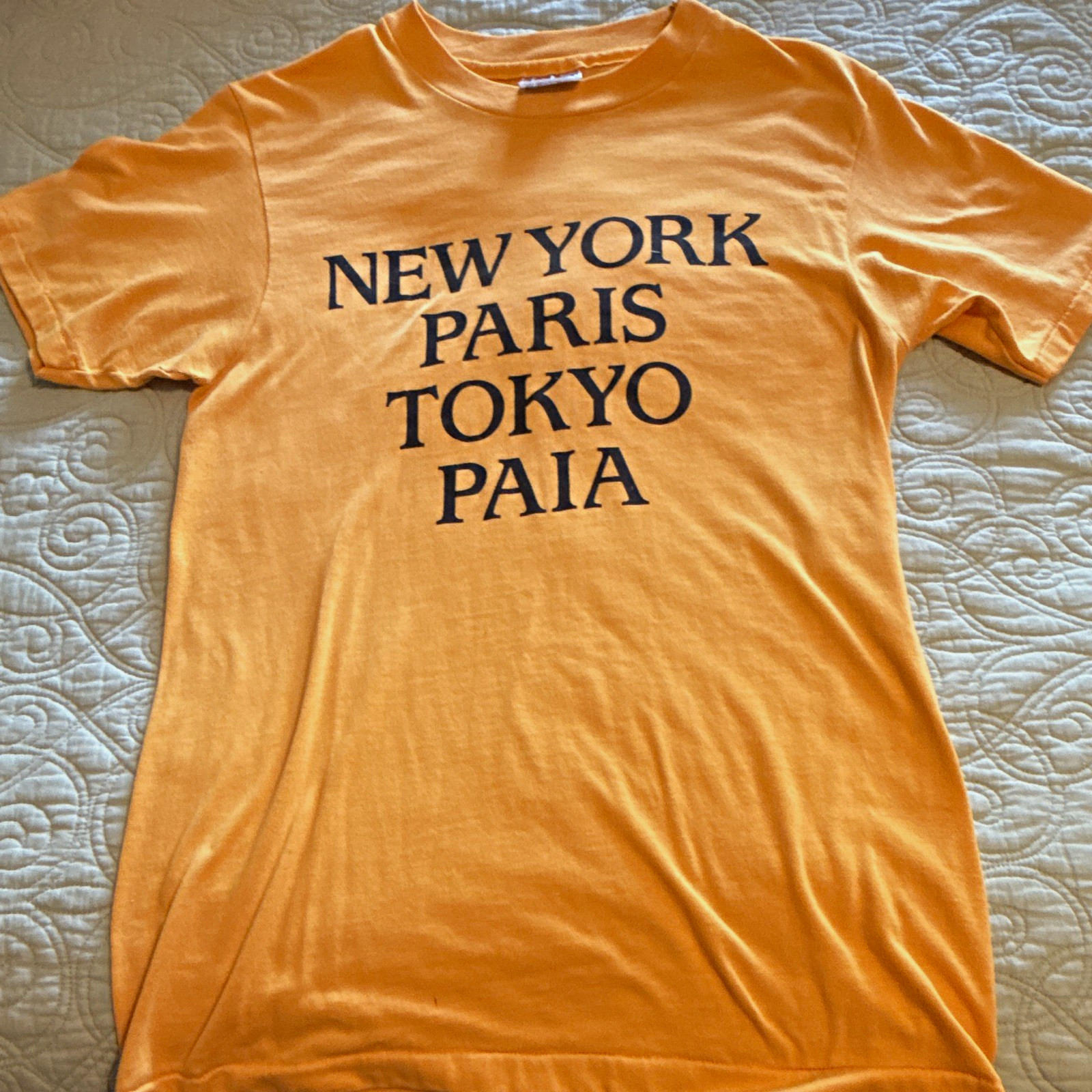 Vintage Hanes brand NEW YORK PARIS TOKYO PAIA Gold tee shirt medium
