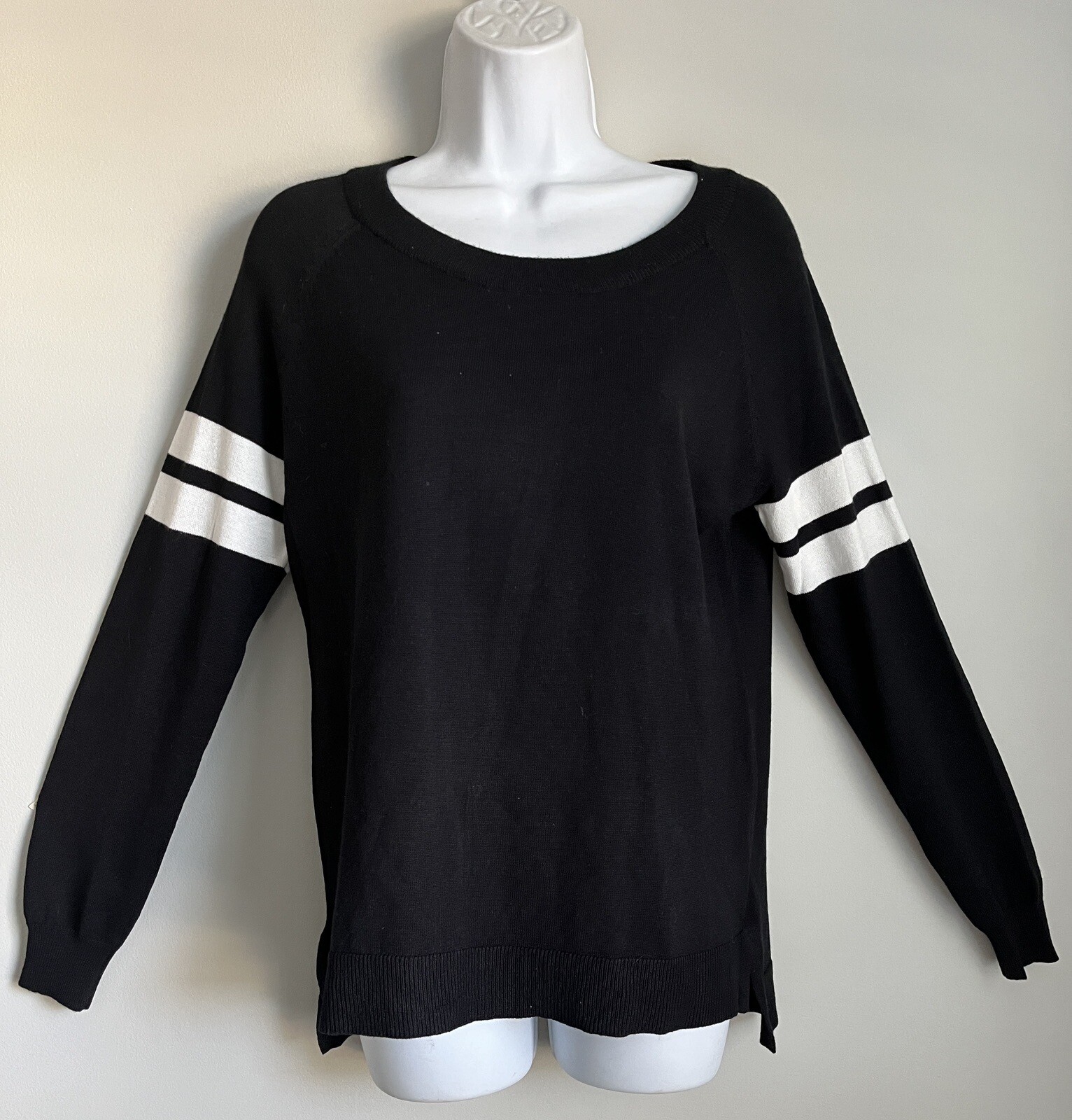 New Hippie Rose Women’s Black /White Scoop Neck Long Sleeve Fitted Sweater S