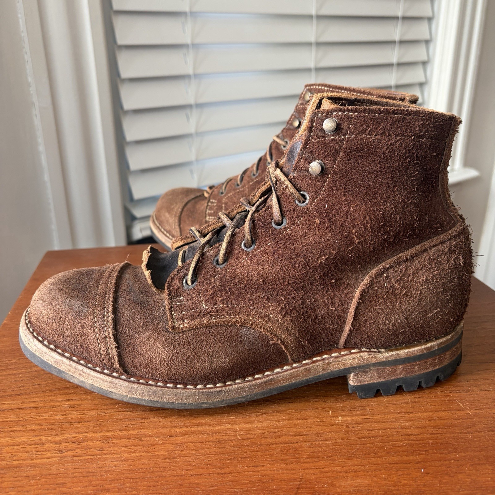 TRUMAN 9D BROWN ROUGHOUT COMMANDO SOLE CAP TOE BOOTS w KILTIE 9 D