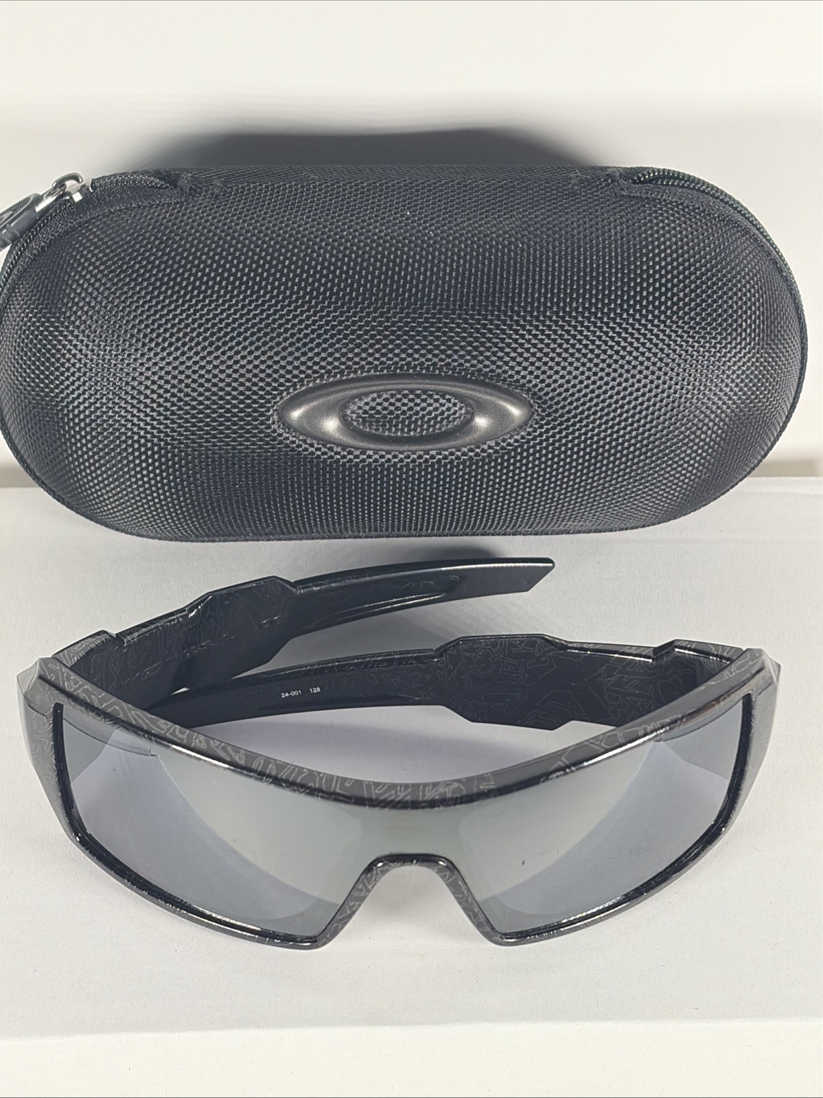 Vtg Oakley Oil Rig Sunglasses – Black Text Graphic Frame (24-001) with Hard Case
