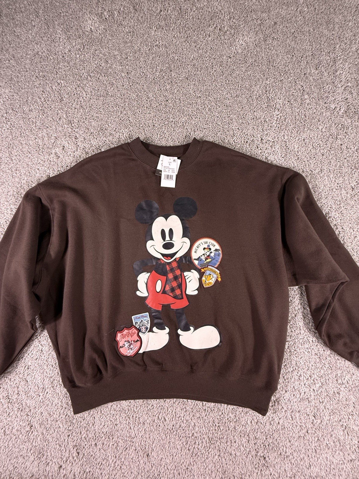 NWT Disney Women’s Sweatshirt Mickey Winter Scene Brown Large