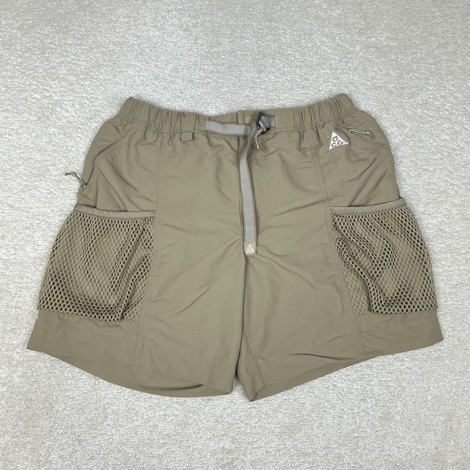Nike ACG Snowgrass Shorts Mens Medium Beige Khaki Utility 7\