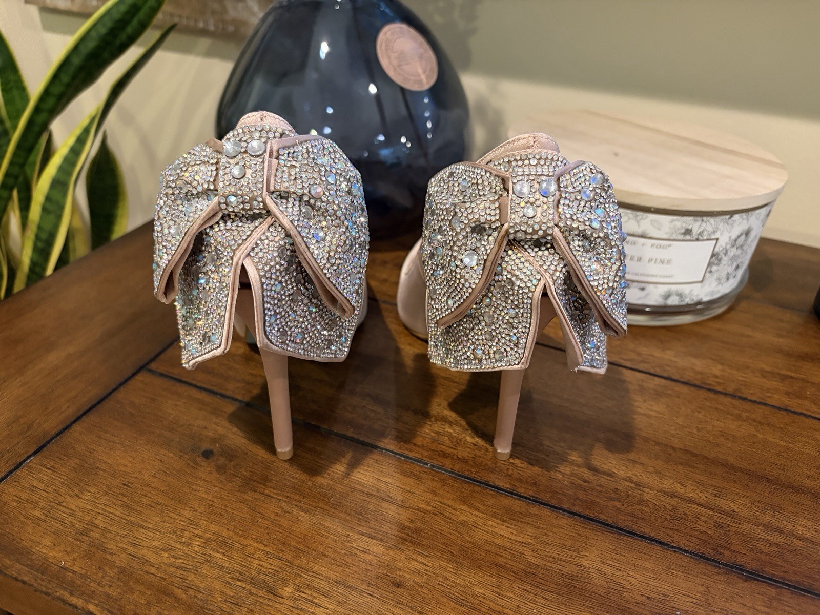 Betsey Johnson Bryn Bow Satin Pumps Heels - size 6