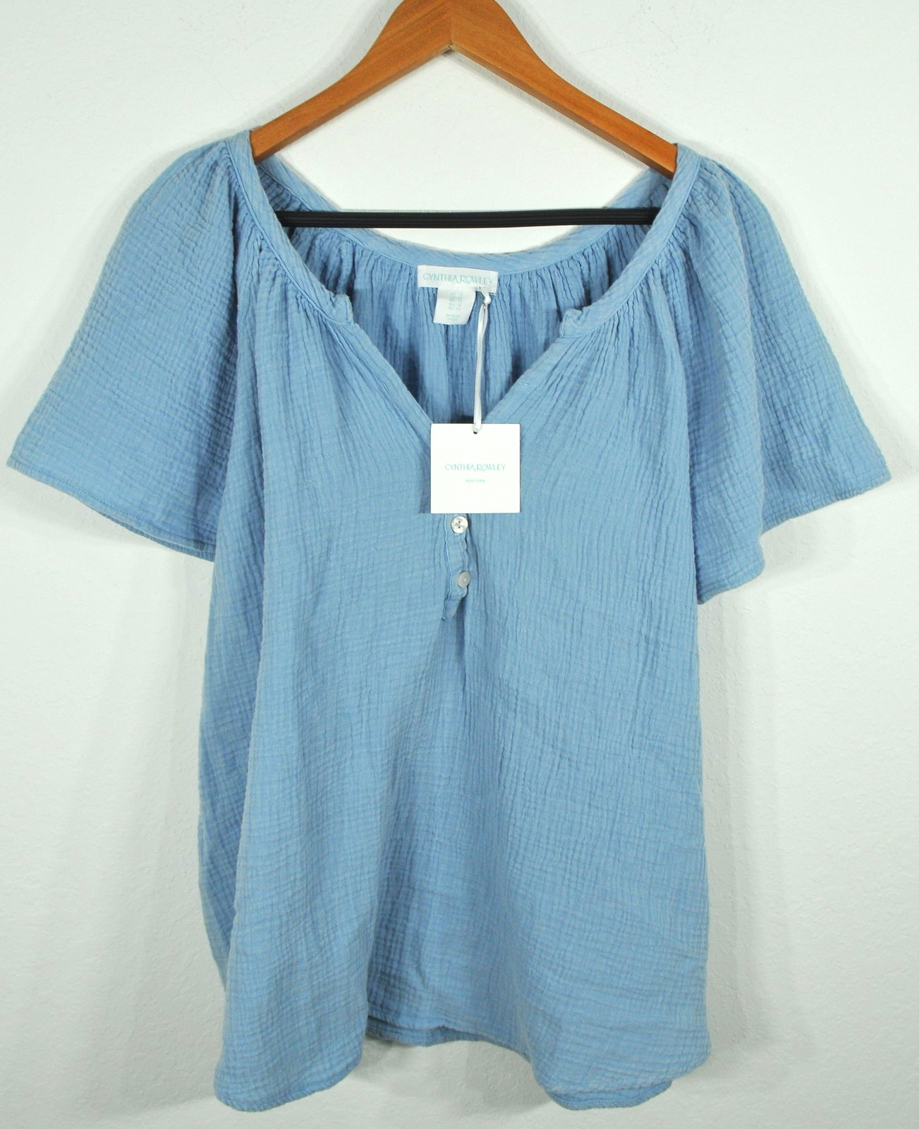 Cynthia Rowley Women’s 1X Blue Gauze Blouse Button V-Neck Short Sleeve NWT