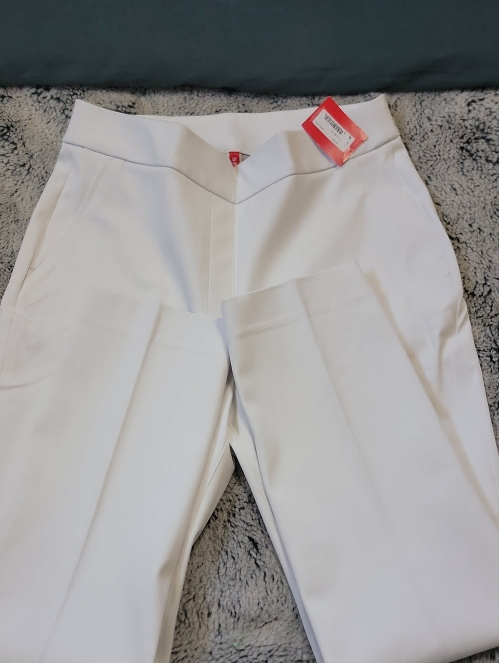 SPANX On-The-Go Ankle Slim Straight Pants Classic White 20372R NWT Size Medium
