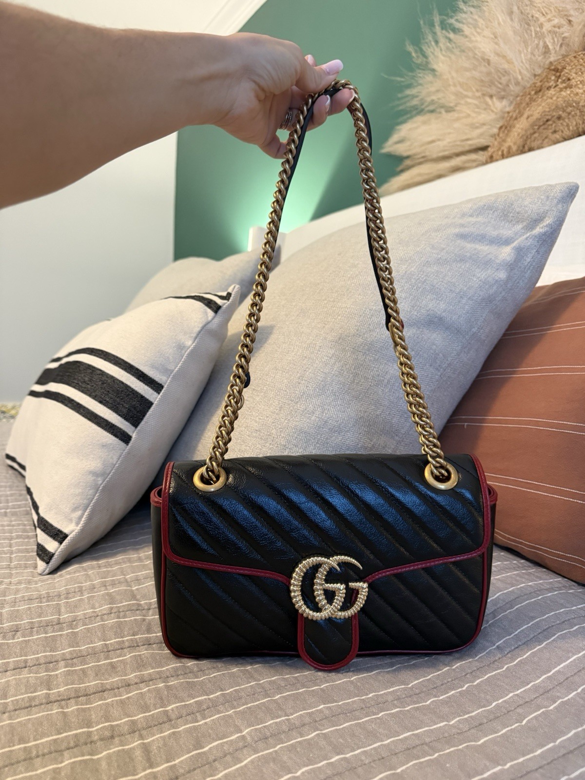 Gucci Marmont Black Leather with Red Trim Medium EUC with COA Authentication