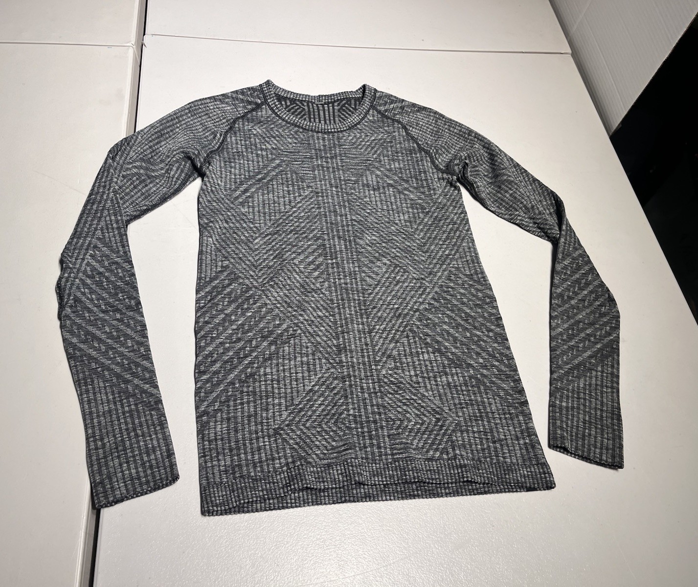 Lululemon Top Women\'s 4 Rest Less Pullover LS Shirt Black Heathered Run Gym Yoga
