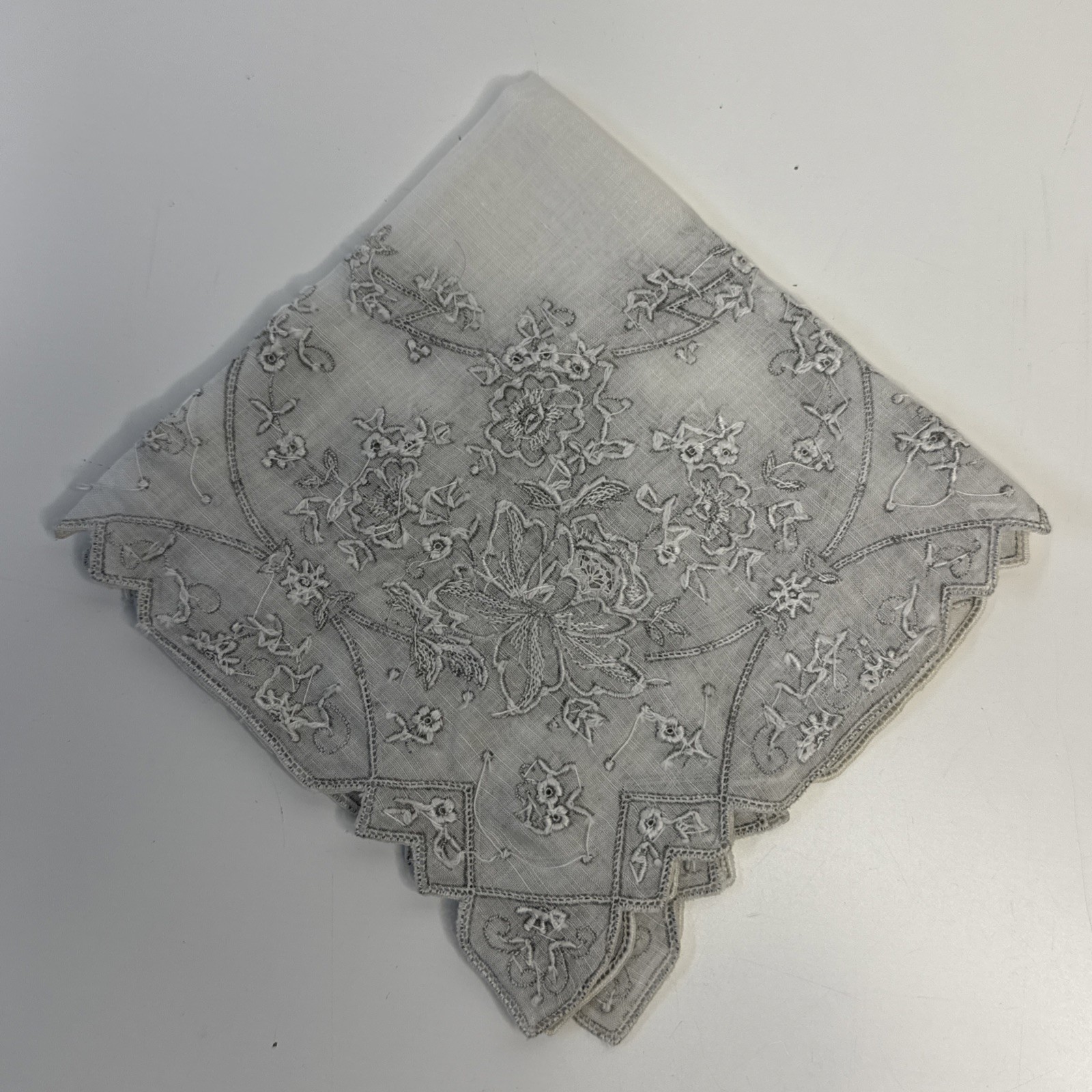 Beautiful Vintage Ornate Wedding Hankie Floral Embroidery Geometric Edges