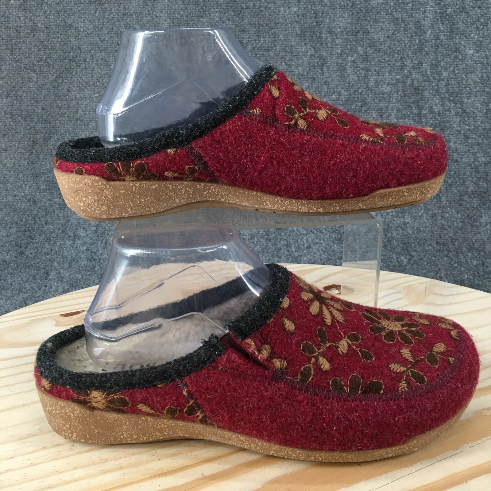 Taos Woolderness 2 Mule Slippers Womens 41 Clogs Floral Embroidered Comfort Red