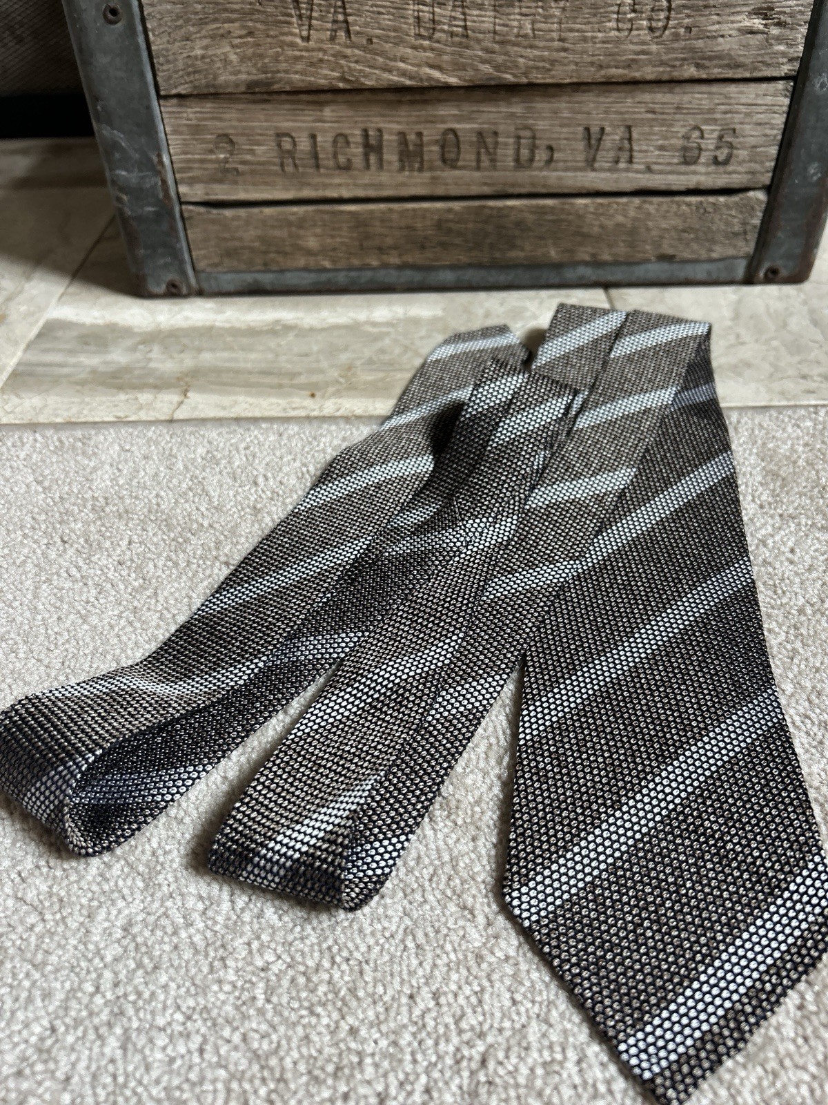 $200 VIOLA MILANO men\'s tie - 100% woven silk - brown white stripes - 3 1/8\