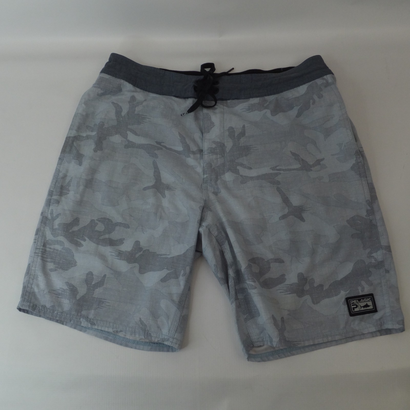 Pelagic Hydro-Lite Men’s Board Shorts Size 32 Blue Camo Fishing Swim
