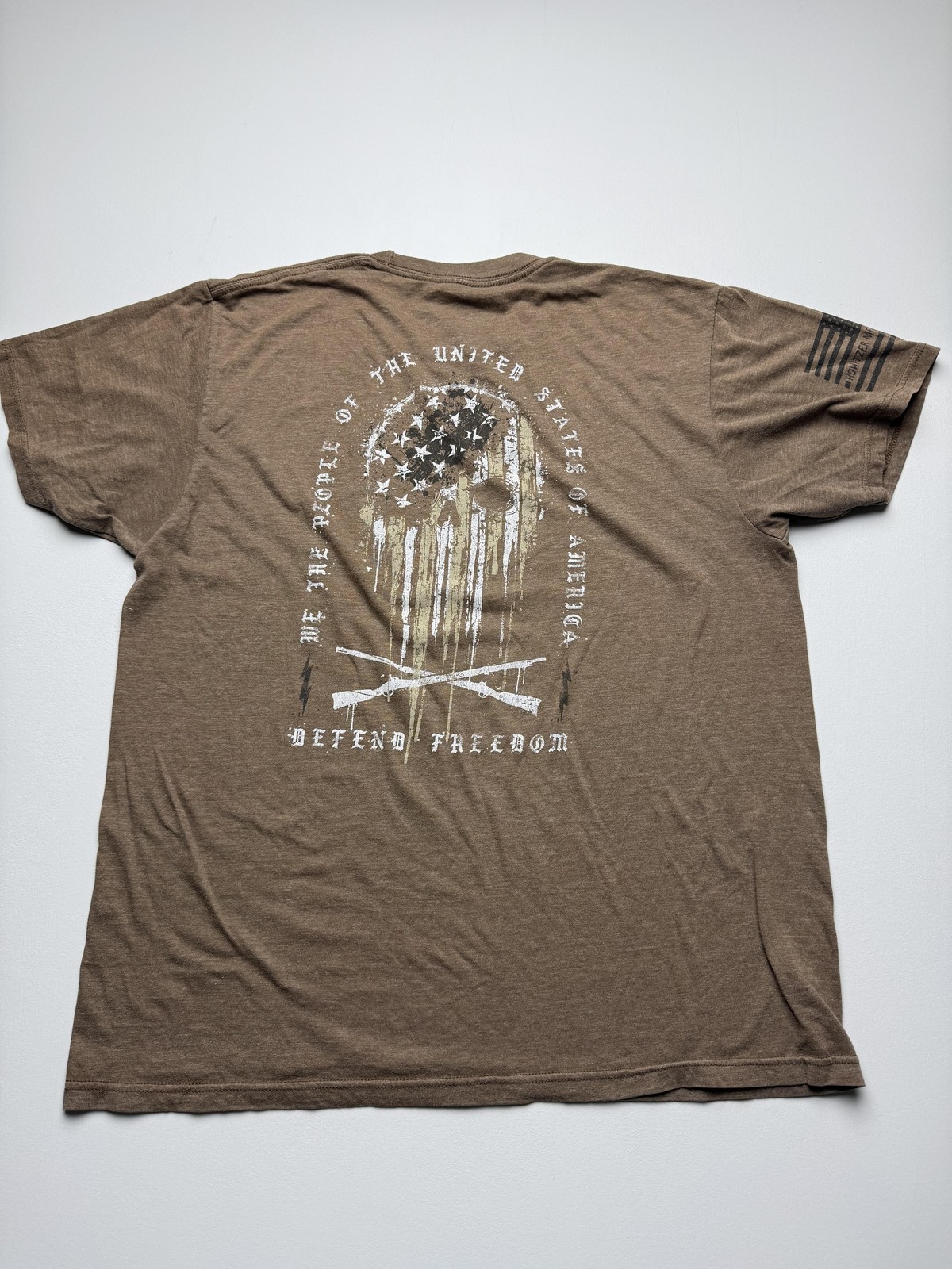 Howitzer Shirt Mens Large Brown Defend Freedom Flag Graphic Tee Patriotic USA