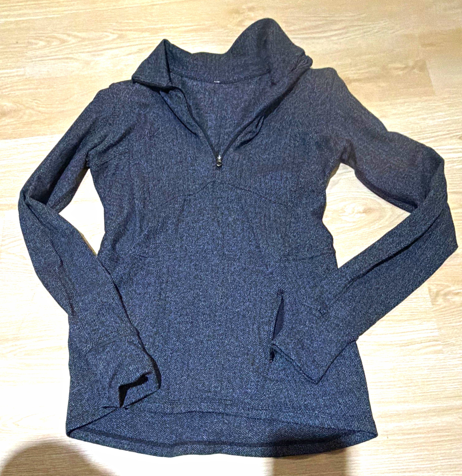 Lululemon Women\'s Gray 1/4 Zip Mock Neck Slim Fit Pullover Top size 6