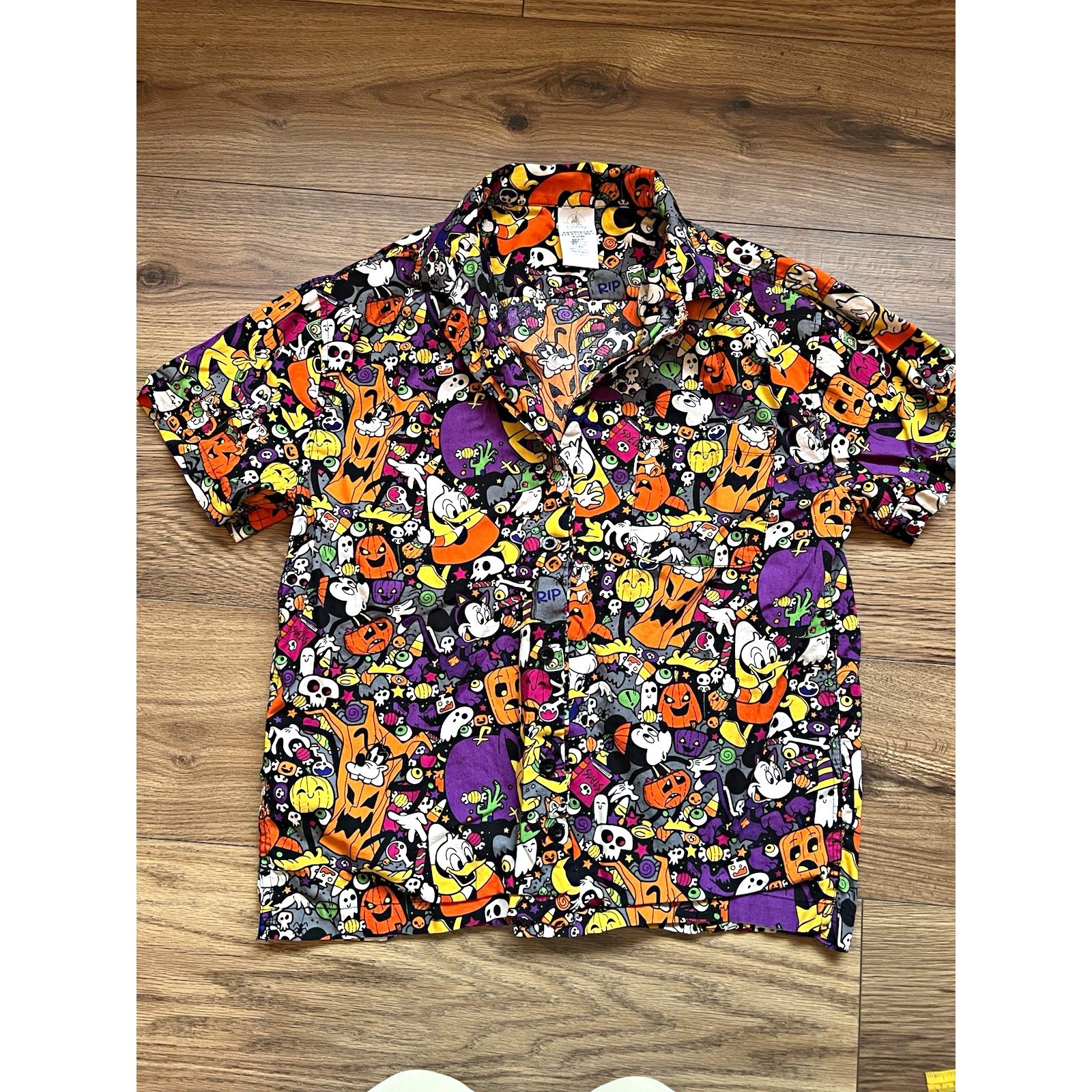 Disney Parks Adults XS Mickey & Friends Spooky Halloween Button Up Shirt 2022