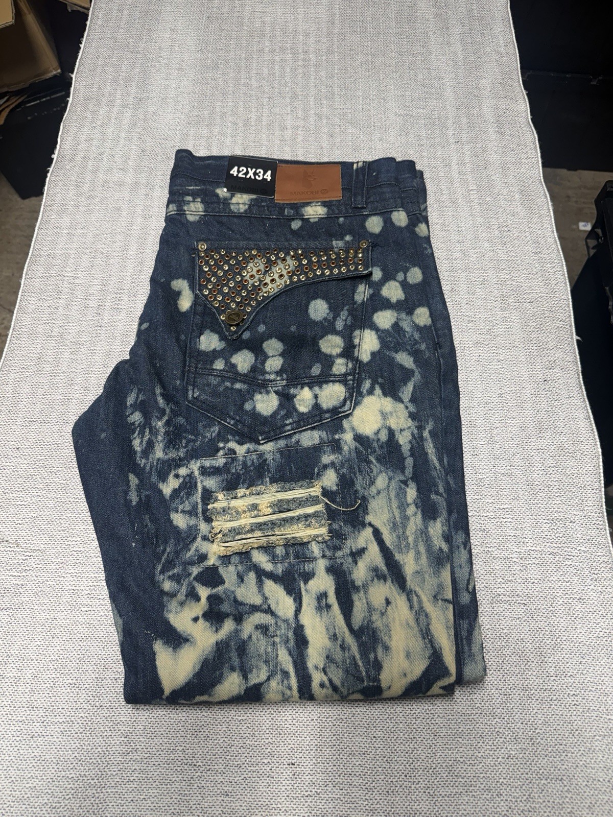 MAKOBI Distressed Bleached Wash Jeans Men\'s 42x34 Rhinestone Pockets Urban NEW