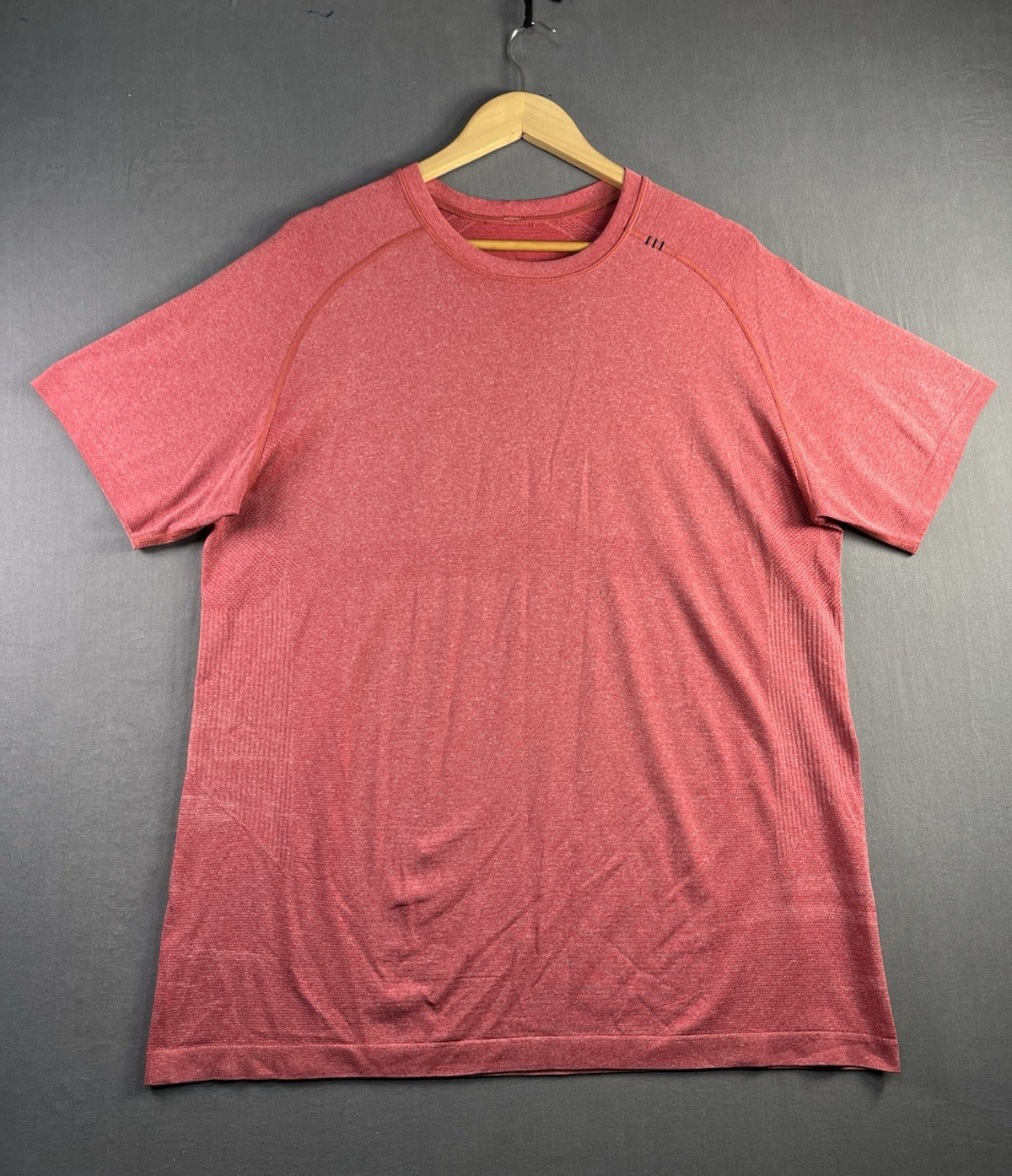 Lululemon Mens Metal Vent Tech Short Sleeve Training Shirt Red Size XL
