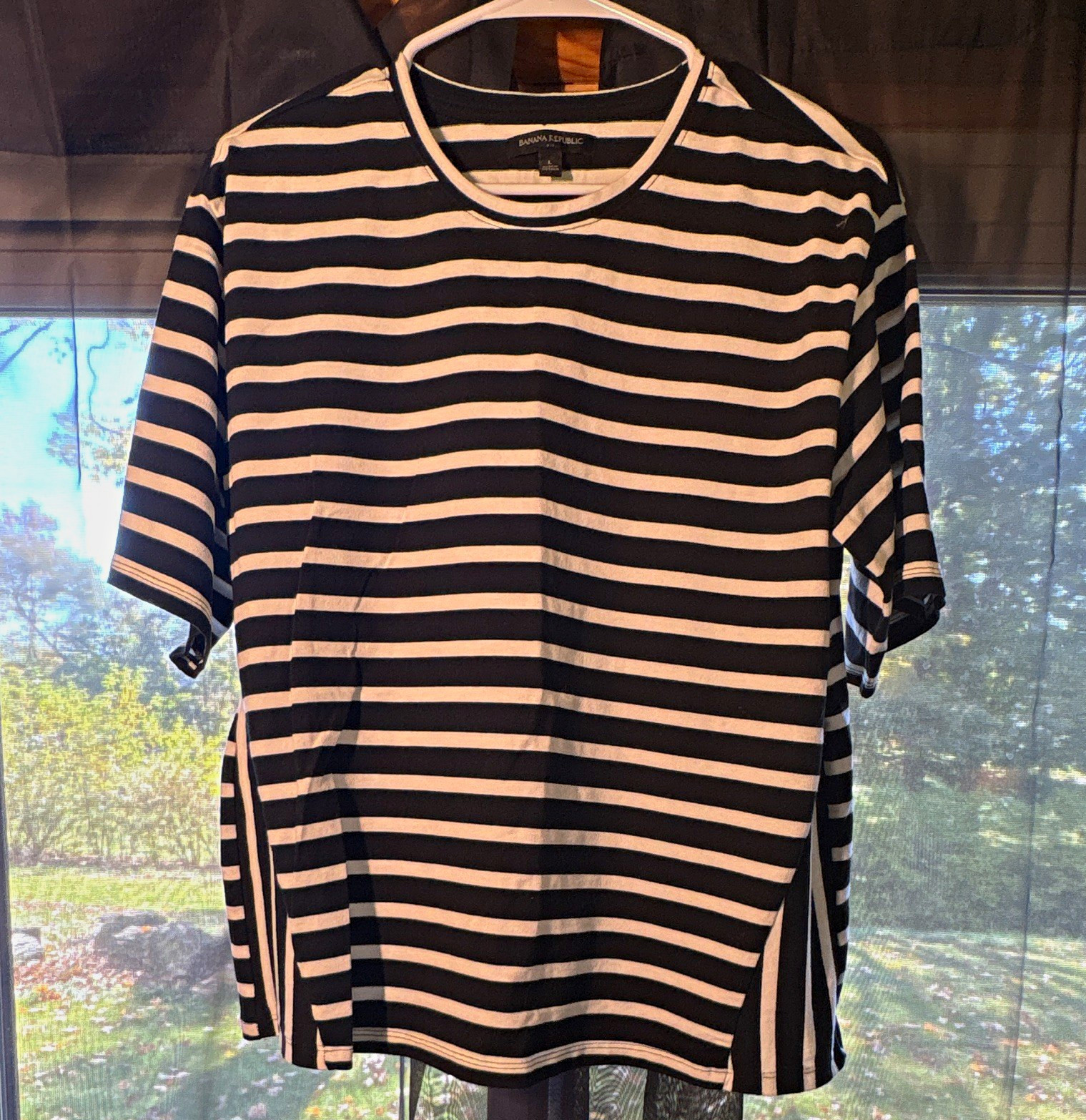 Banana Republic Women\'s Black White Striped Knit Crew Neck T-Shirt L