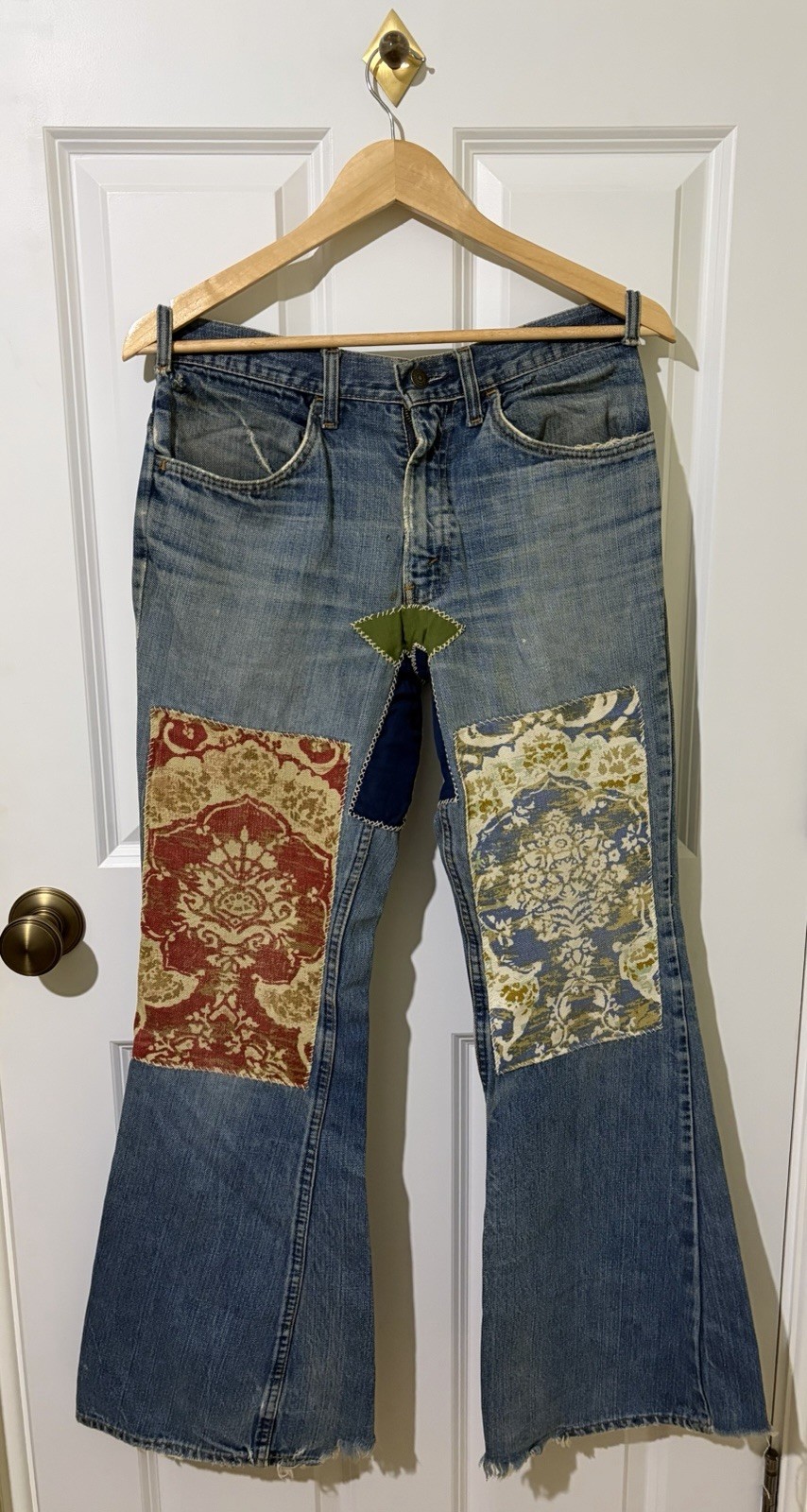 Levi’s Vintage 1970s Embroidered Hippie Bellbottoms Jeans 32x32