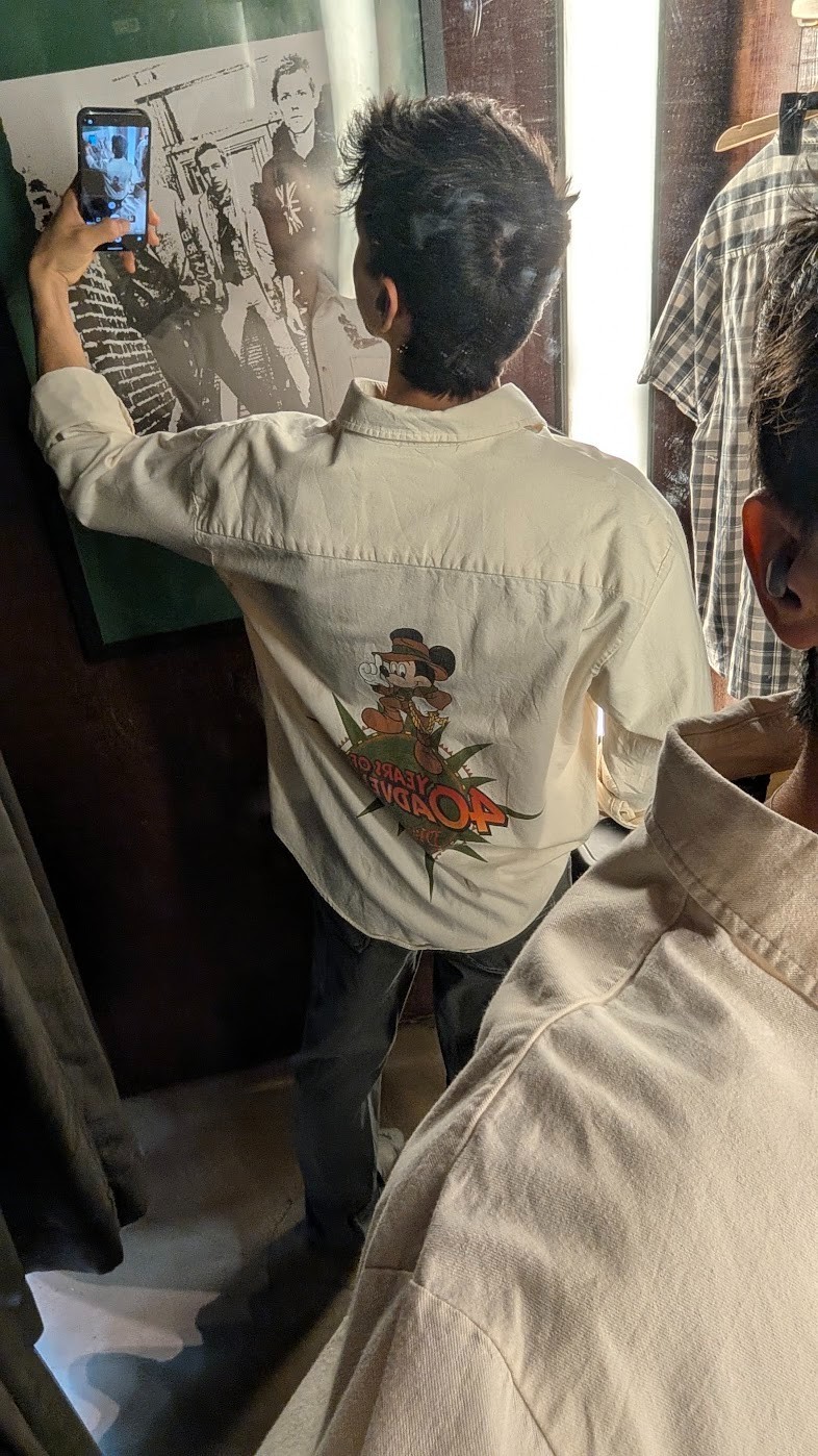 VTG 90s Disneyland 40th Anniversary Shirt Mickey Indiana Jones Big Back Graphic