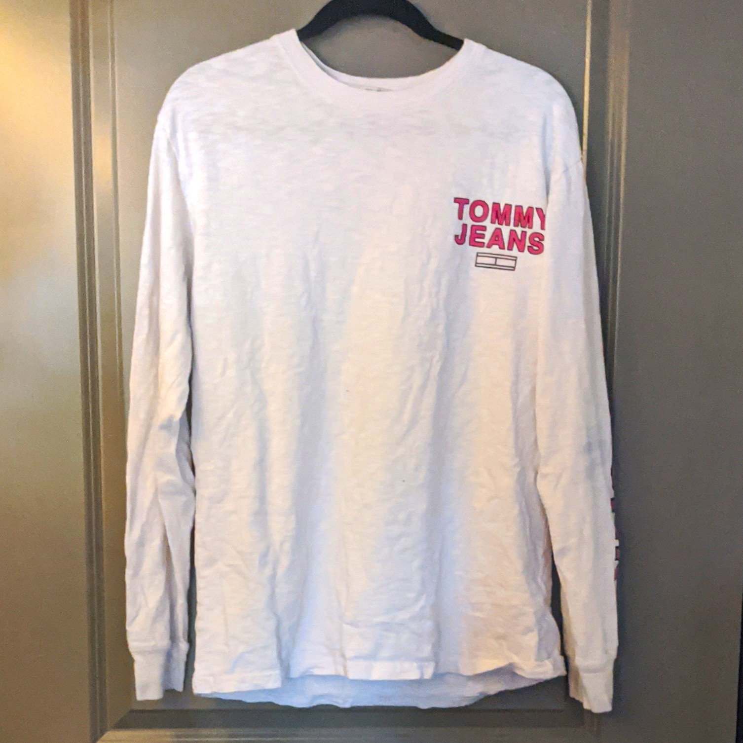 Tommy Jeans Men’s White Long Sleeve Crew Neck Graphic Logo T-Shirt Size L