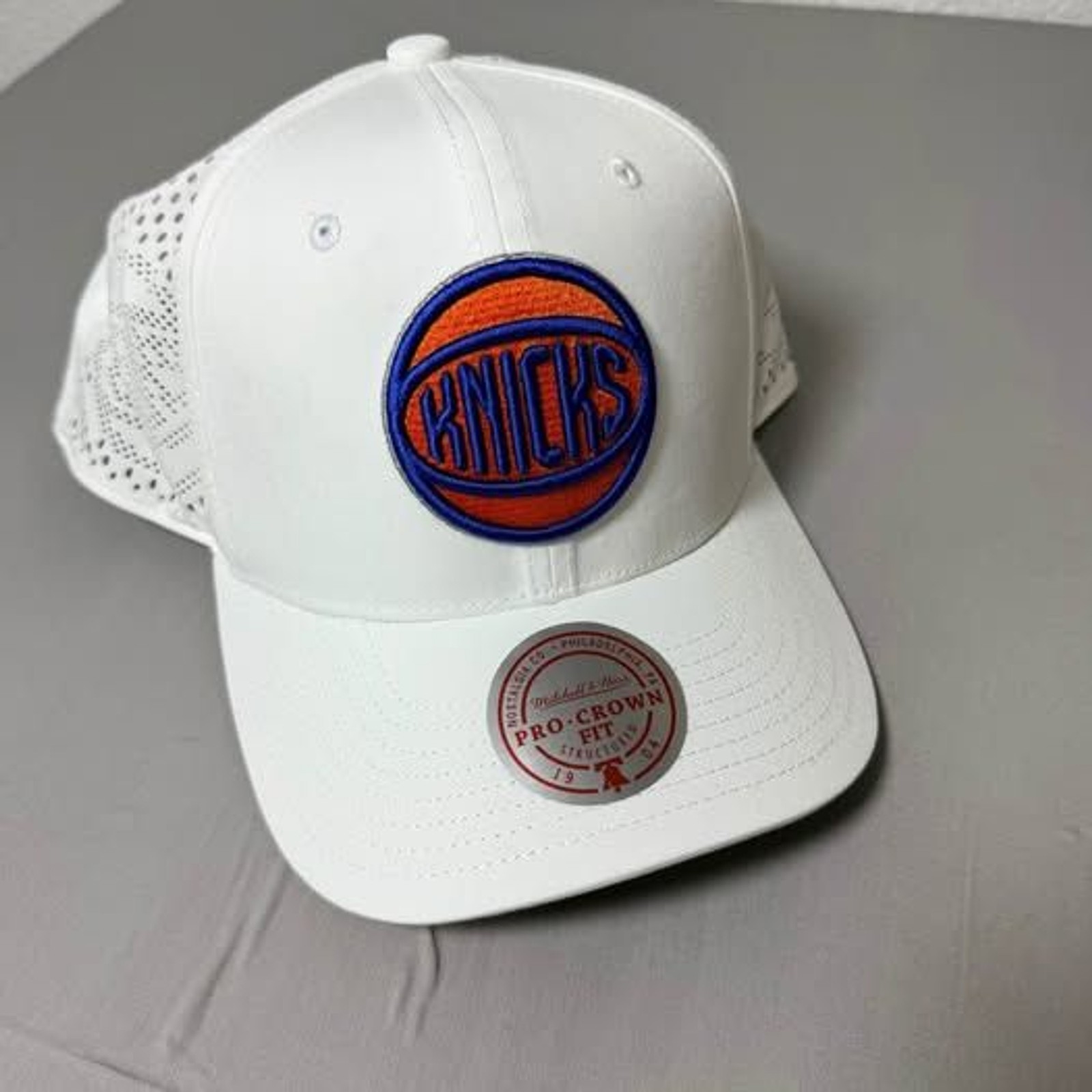 New York Knicks Mitchell & Ness  Pro Crown Fit Hat
