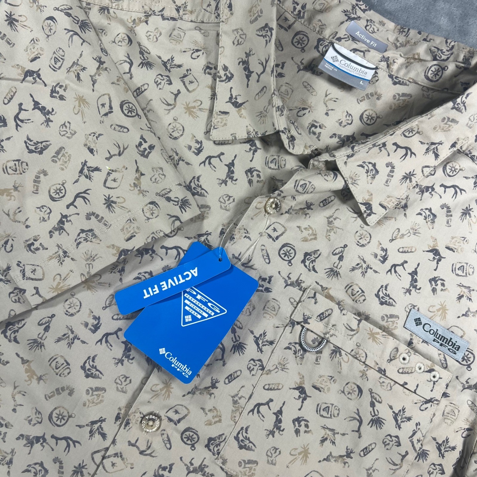 NWT Columbia PFG Mens Large Tan Active Fit Novelty Print Fishing Button Shirt