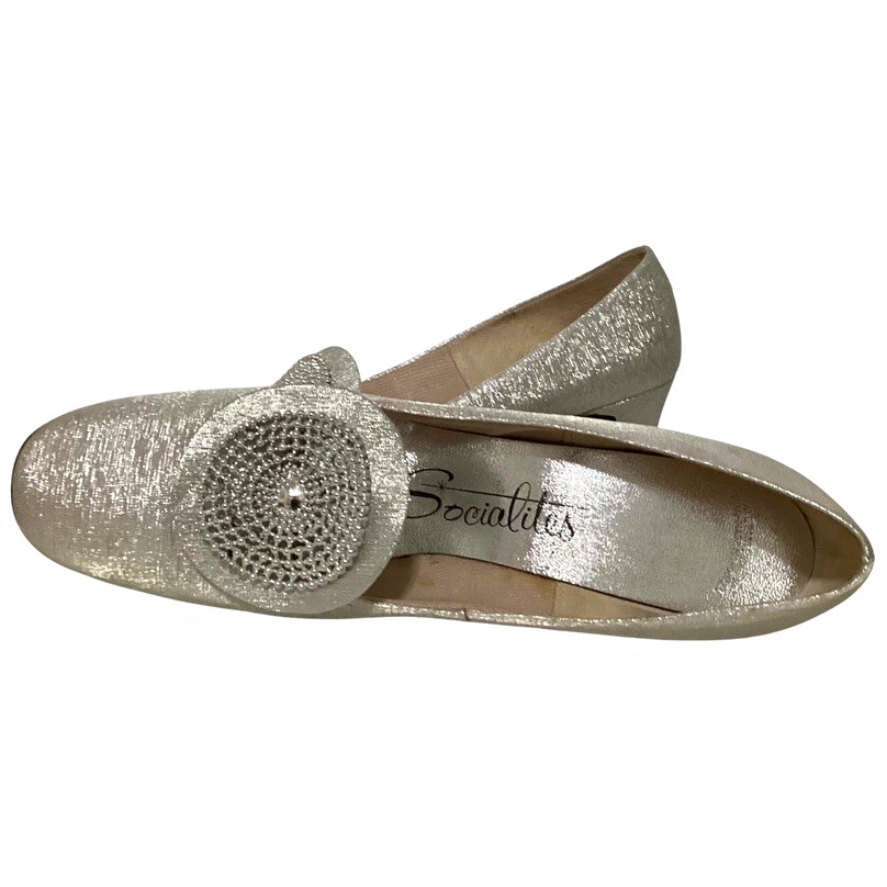 Vintage 60s Socialites Women’s Silver Beaded Round Toe Block Heel Pumps 