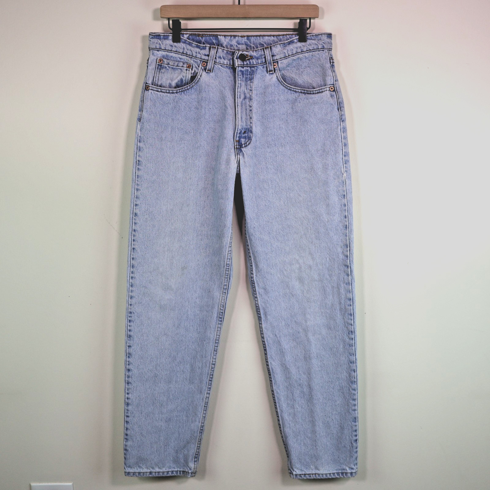 Vintage 90s Levi\'s 550 Light Wash Relaxed Taper Jeans Made in USA Mens 34x32