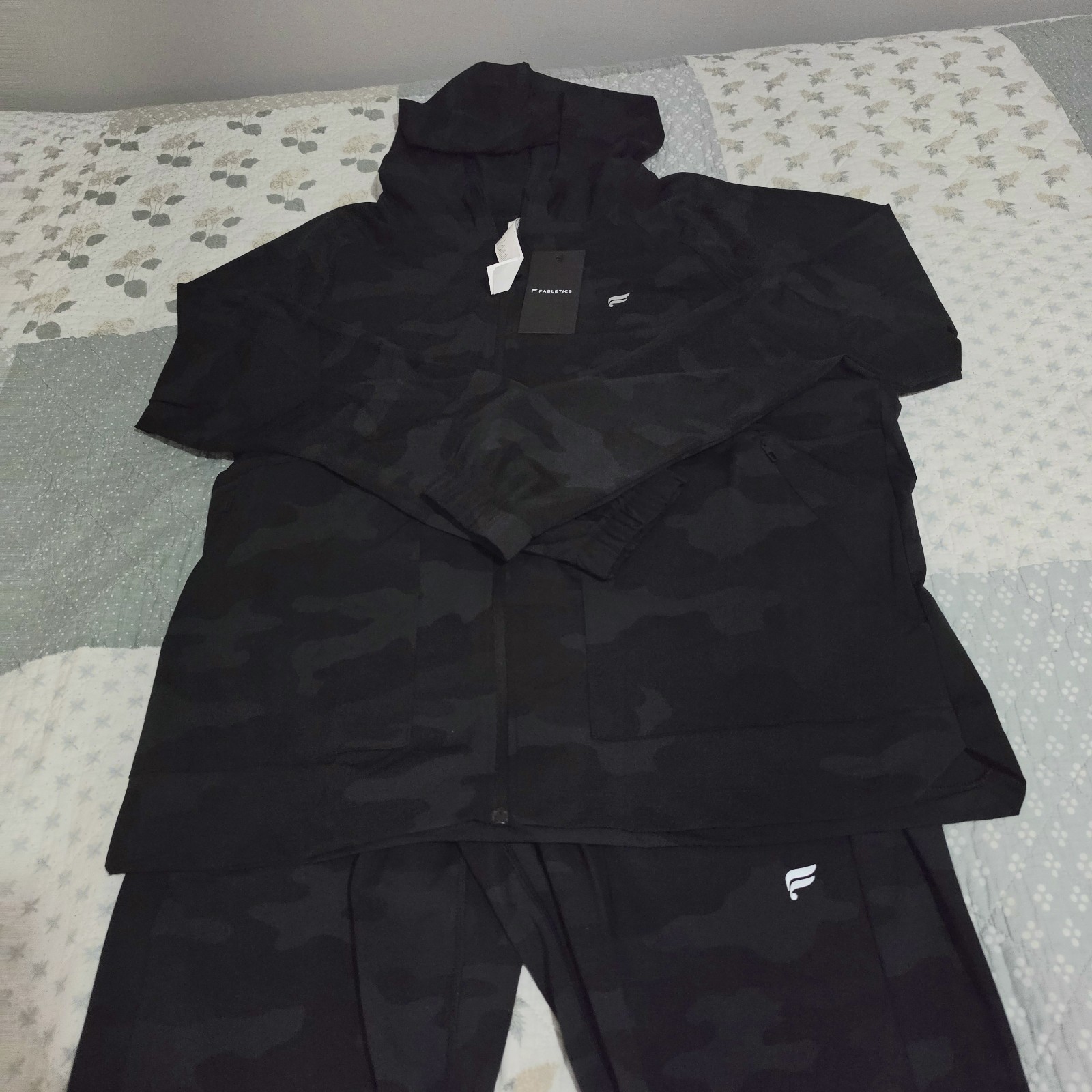 NWT Fabletics Men\'s The One Jacket & Pants Tracksuit Set Camo Black Size L