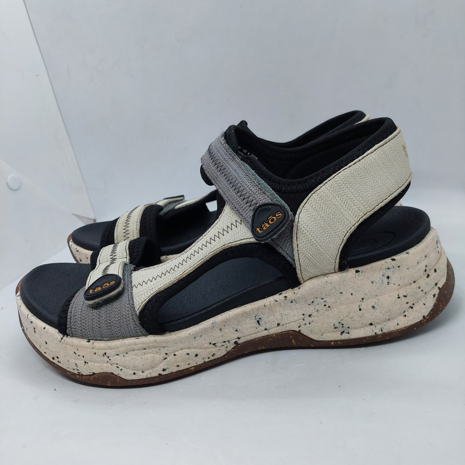 Taos Super Side Sport Sandals Dove Embossed Multicolor Leather Womens Size 8