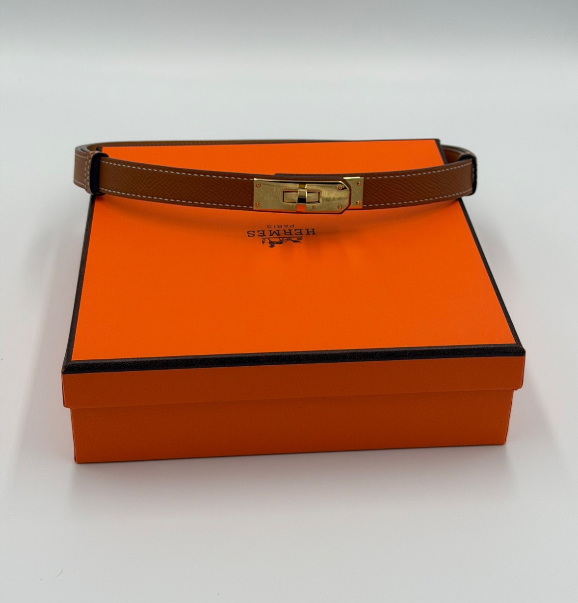 HERMES Kelly Women\'s Leather Belt, Brown ,adjustable, with Gold buckle, OS